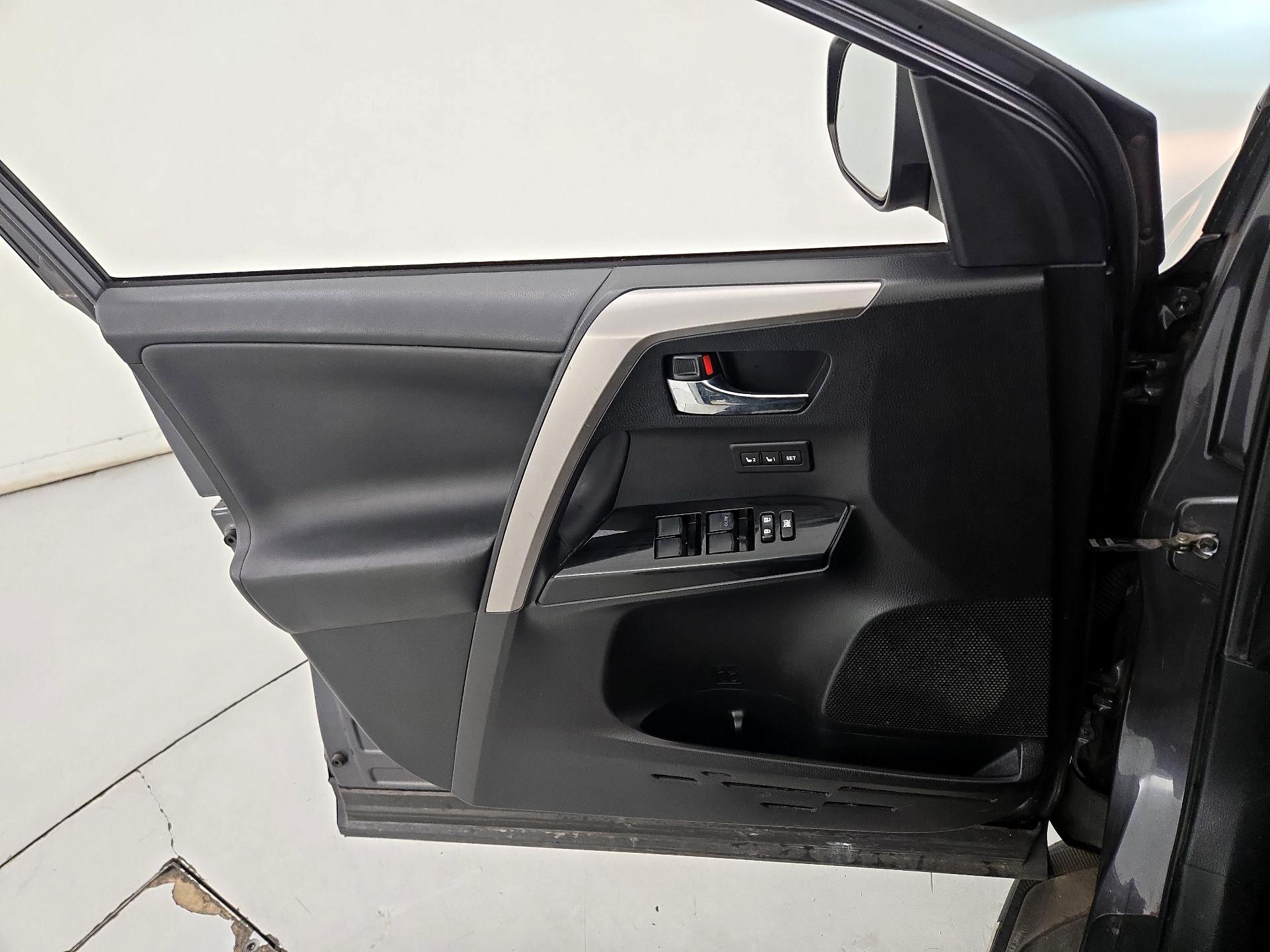 Thumbnail: 2017 Toyota RAV4 - 12