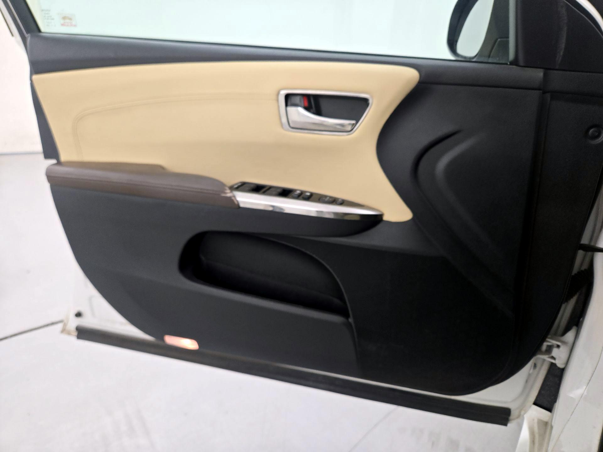 Thumbnail: 2016 Toyota Avalon - 12