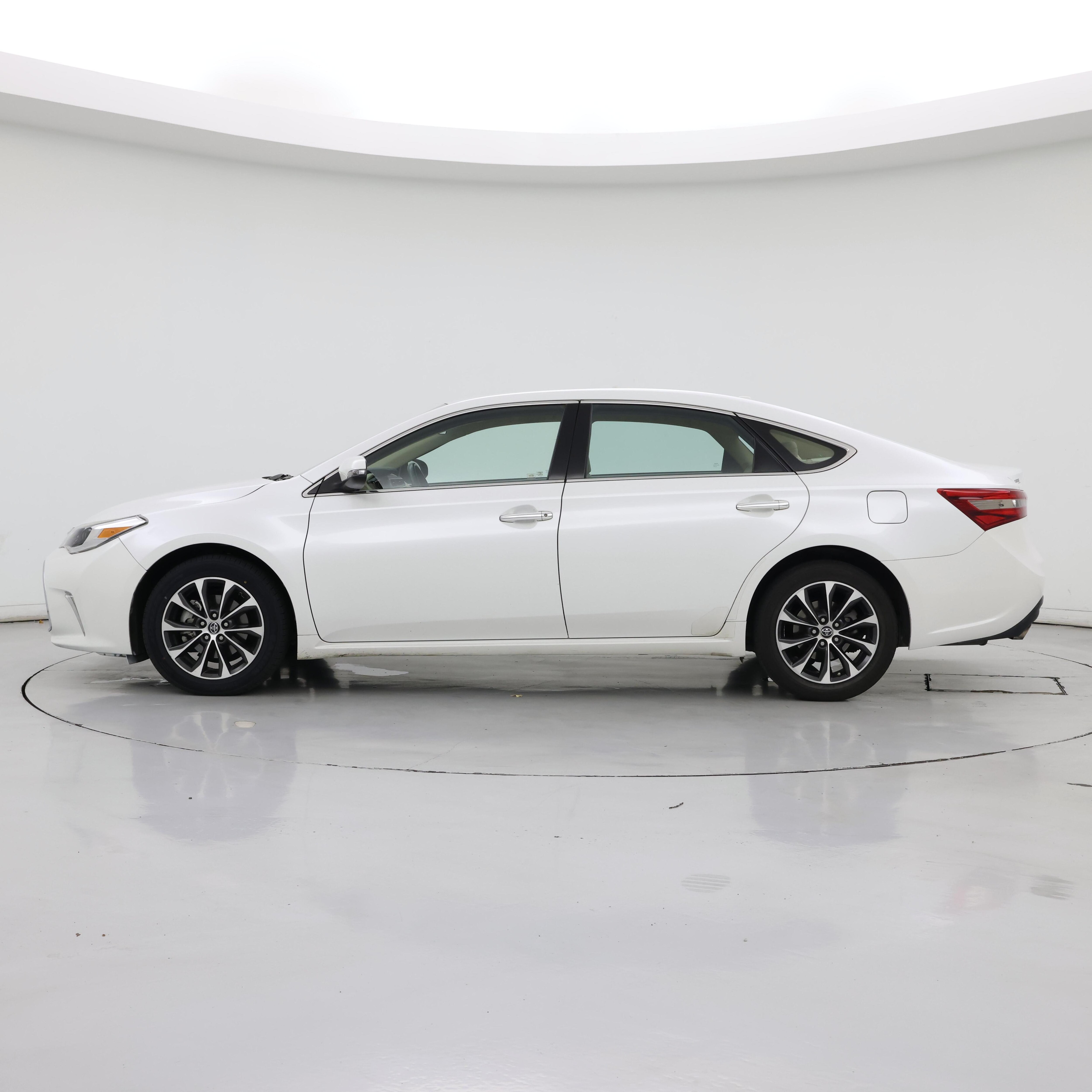 Thumbnail: 2016 Toyota Avalon - 3