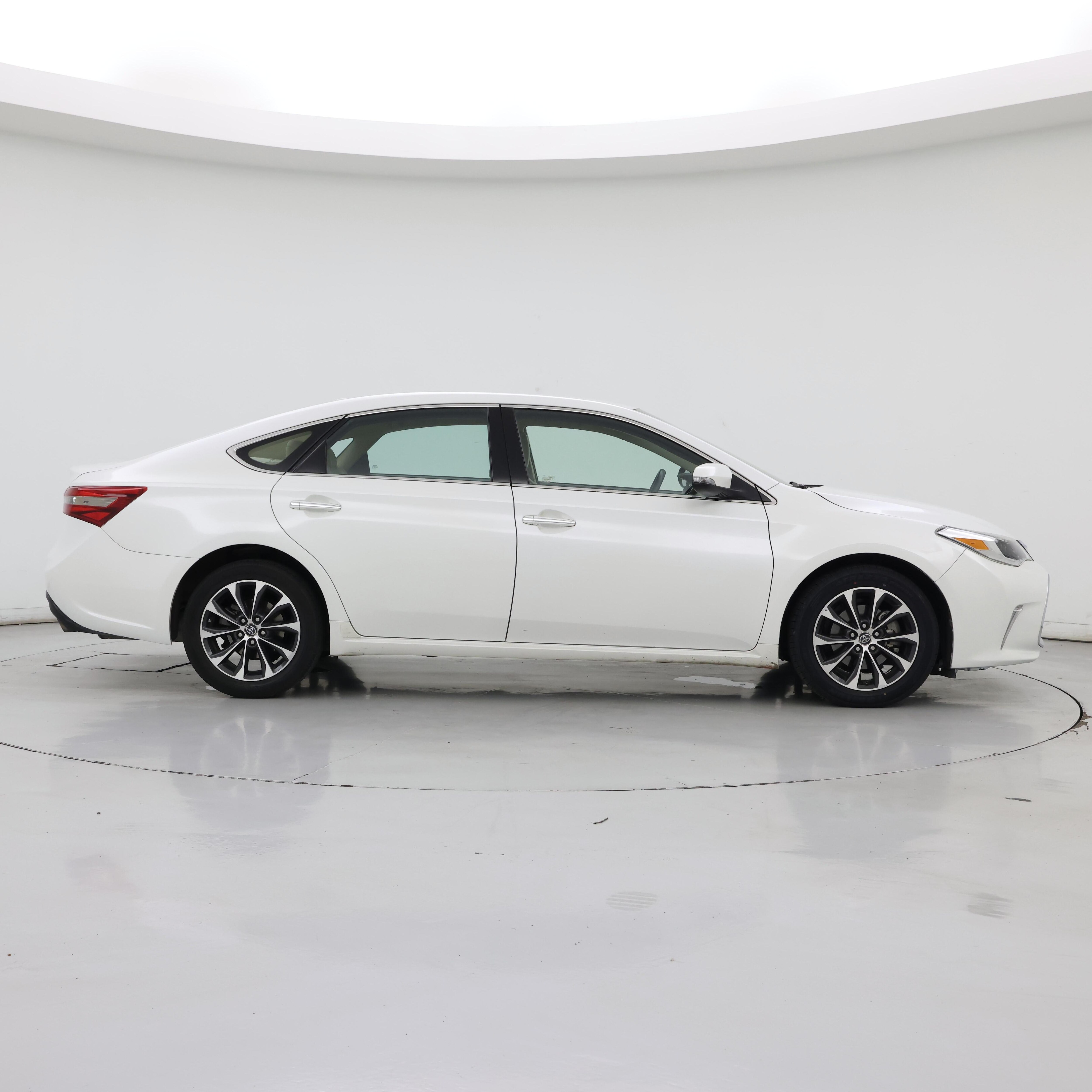 Thumbnail: 2016 Toyota Avalon - 7