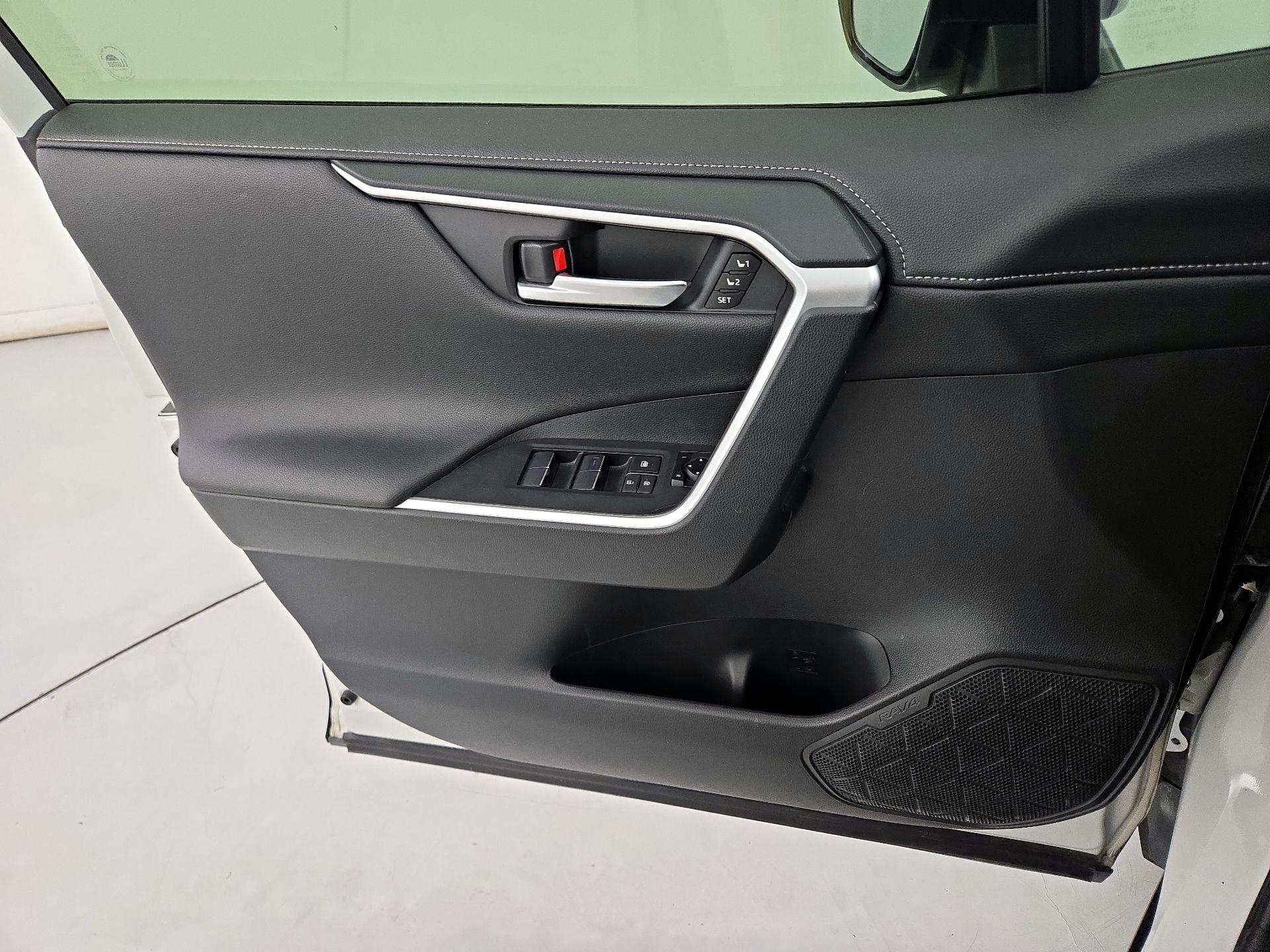 Thumbnail: 2019 Toyota RAV4 - 12