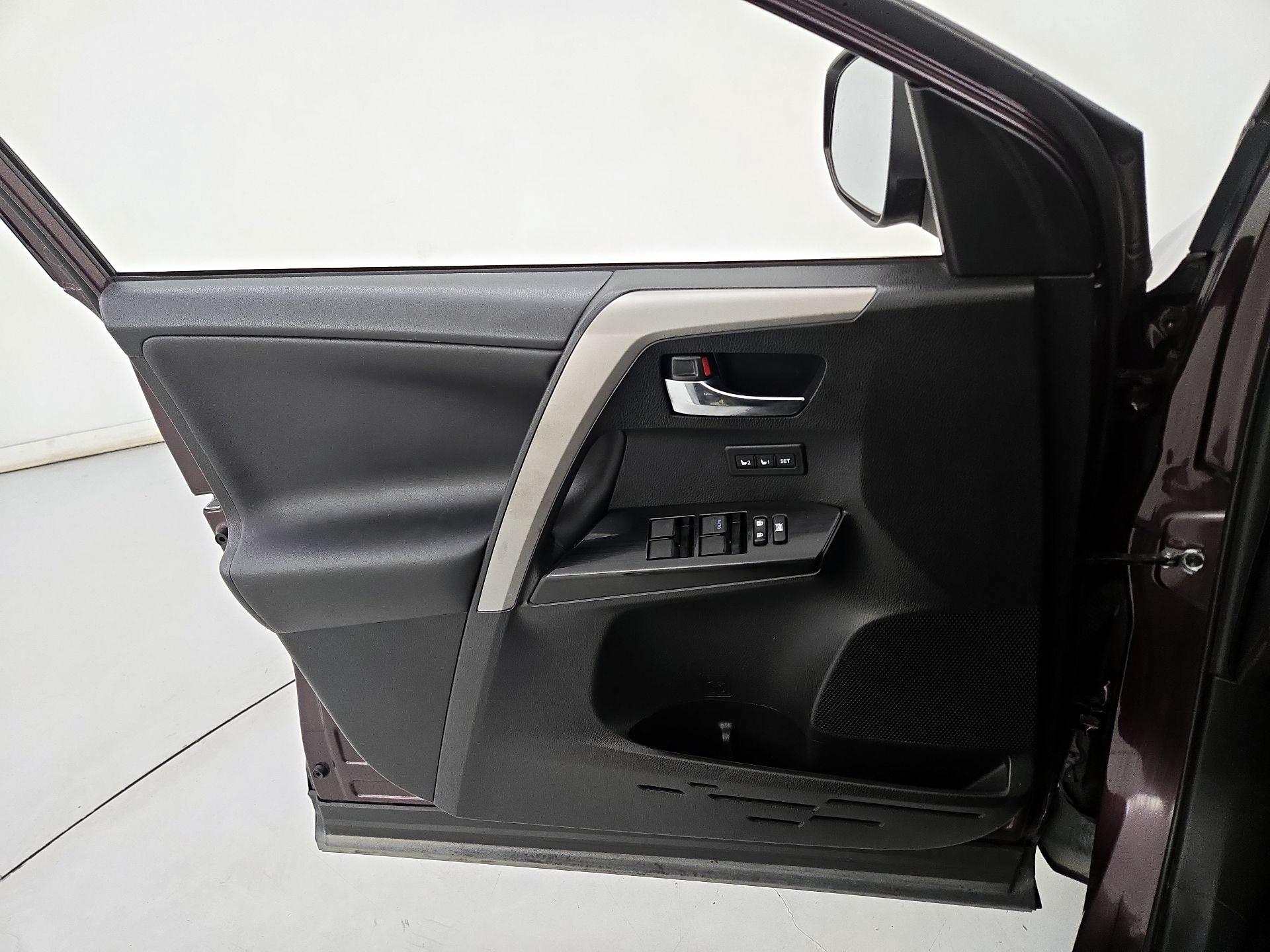 Thumbnail: 2016 Toyota RAV4 - 12