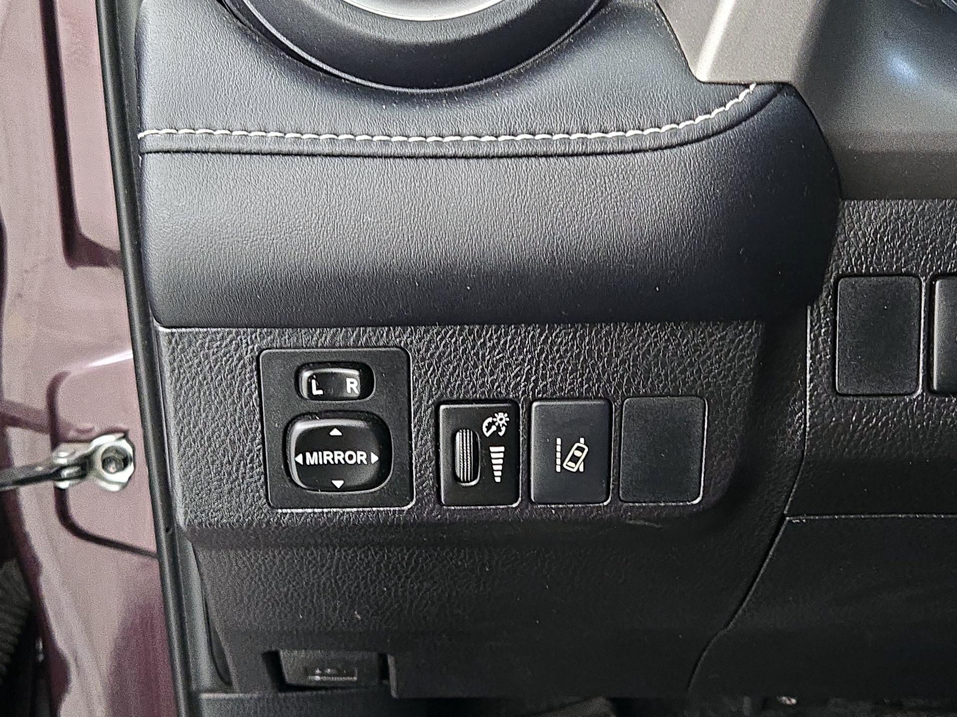 Thumbnail: 2016 Toyota RAV4 - 13