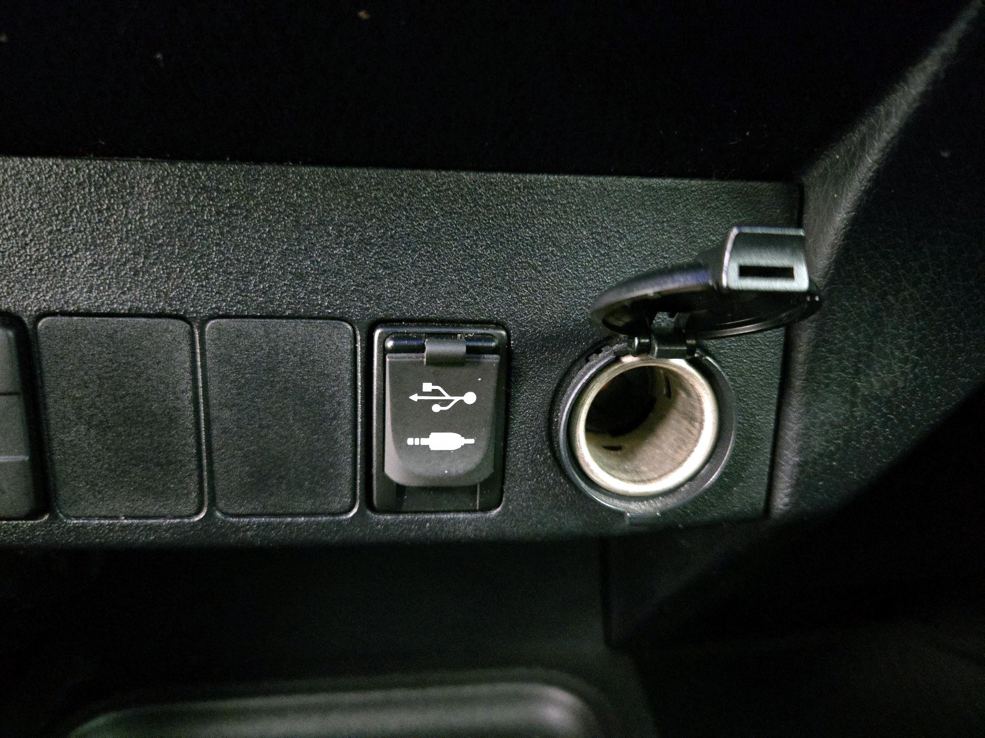 Thumbnail: 2016 Toyota RAV4 - 18