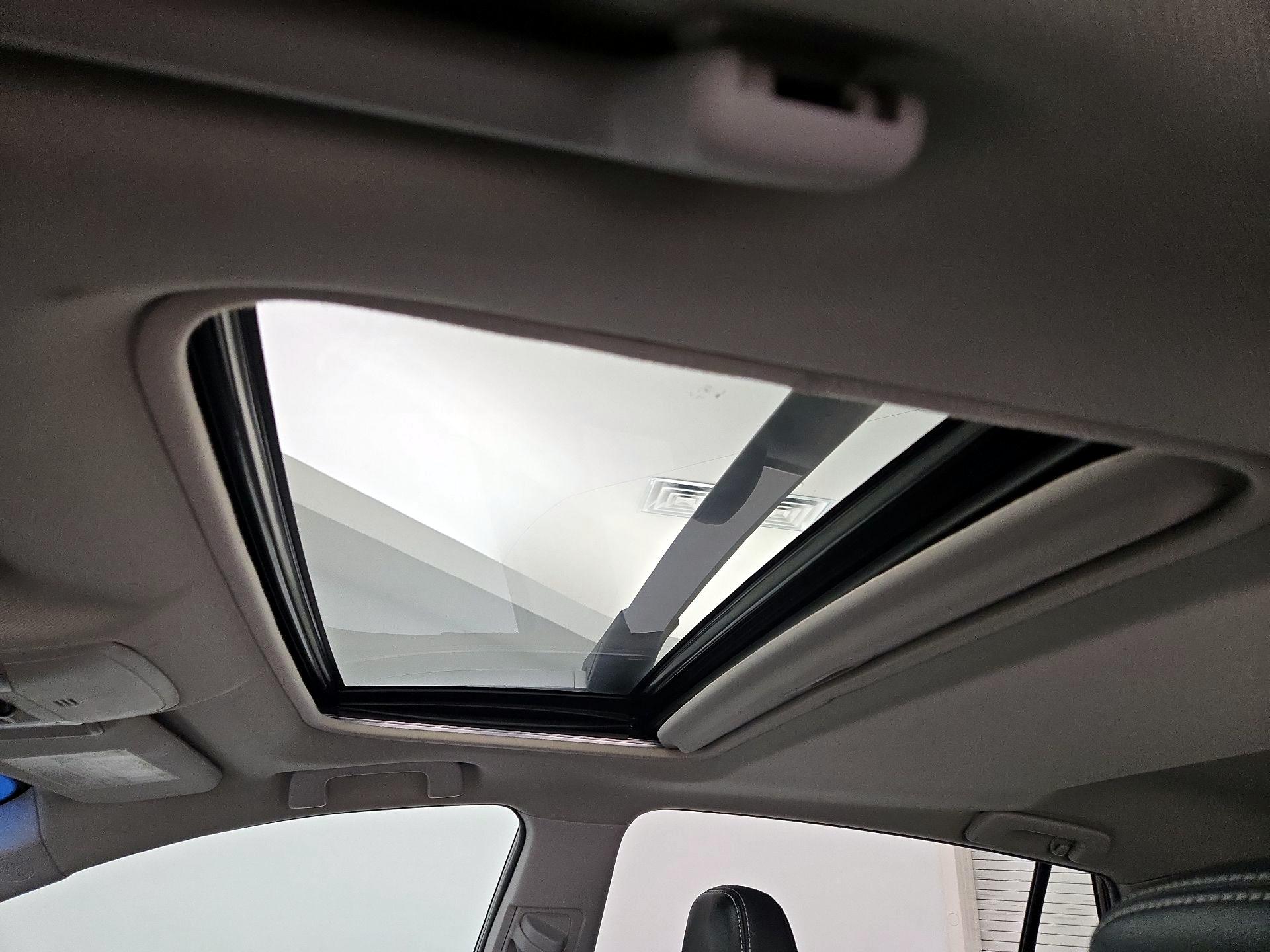 Thumbnail: 2016 Toyota RAV4 - 19