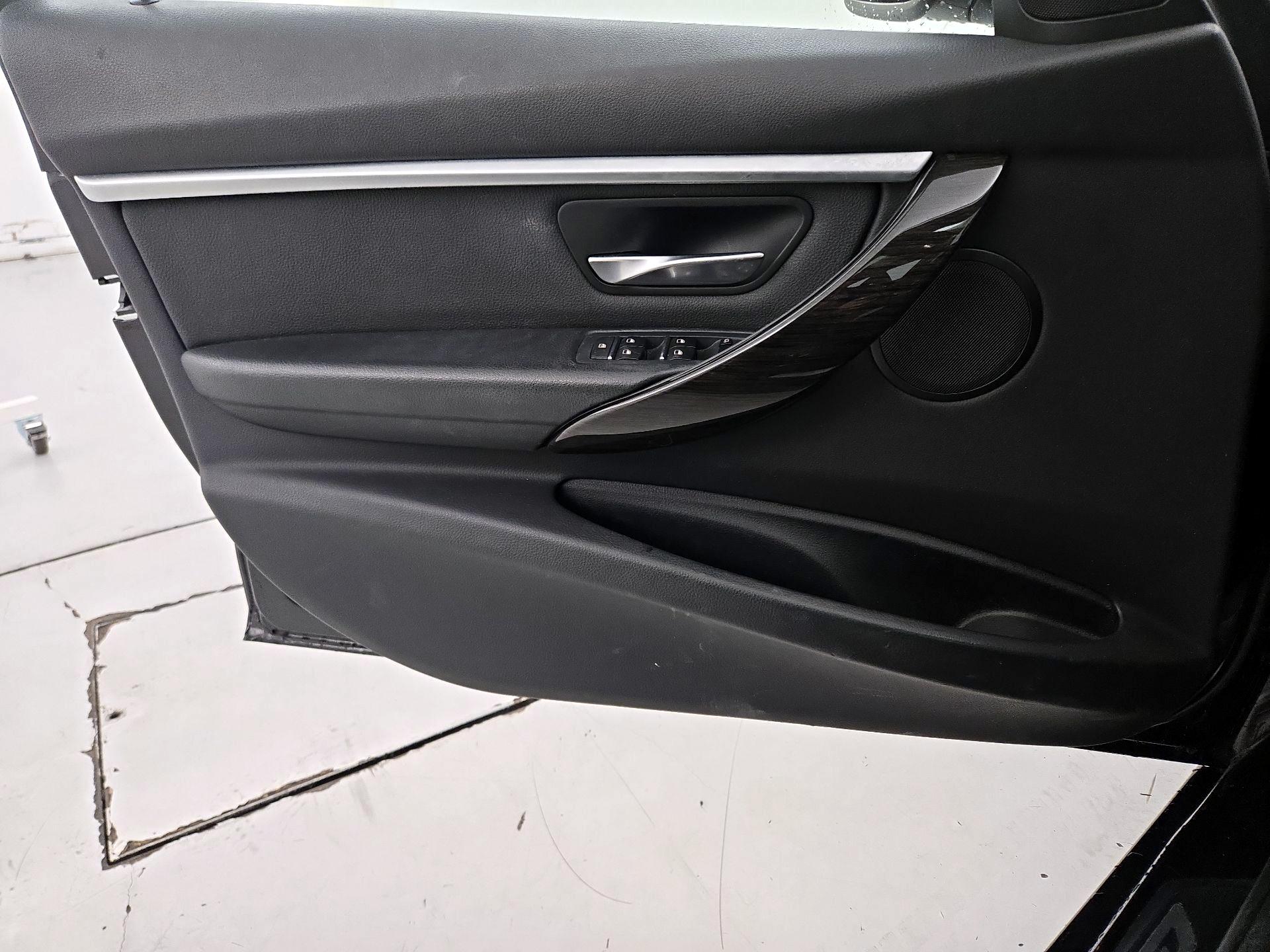 Thumbnail: 2018 BMW 3 Series - 12