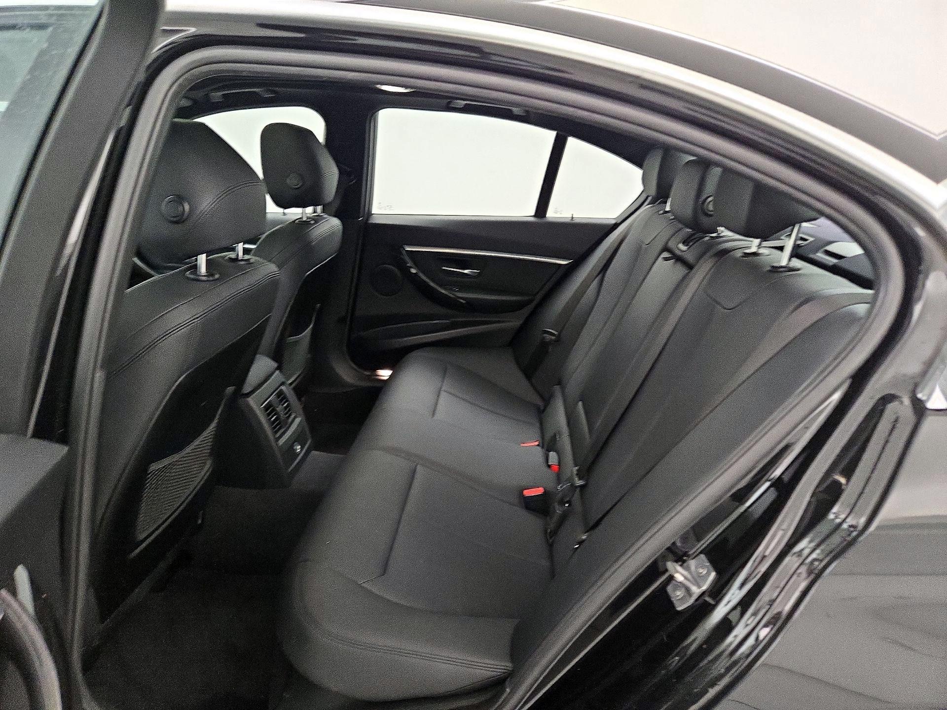 Thumbnail: 2018 BMW 3 Series - 20