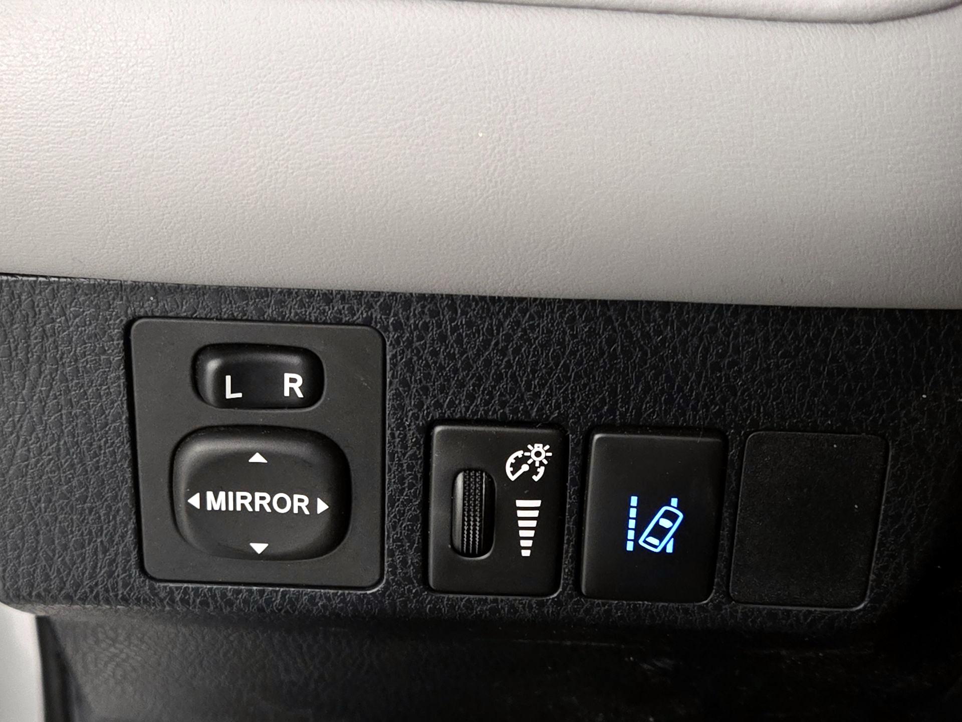 Thumbnail: 2018 Toyota RAV4 - 13