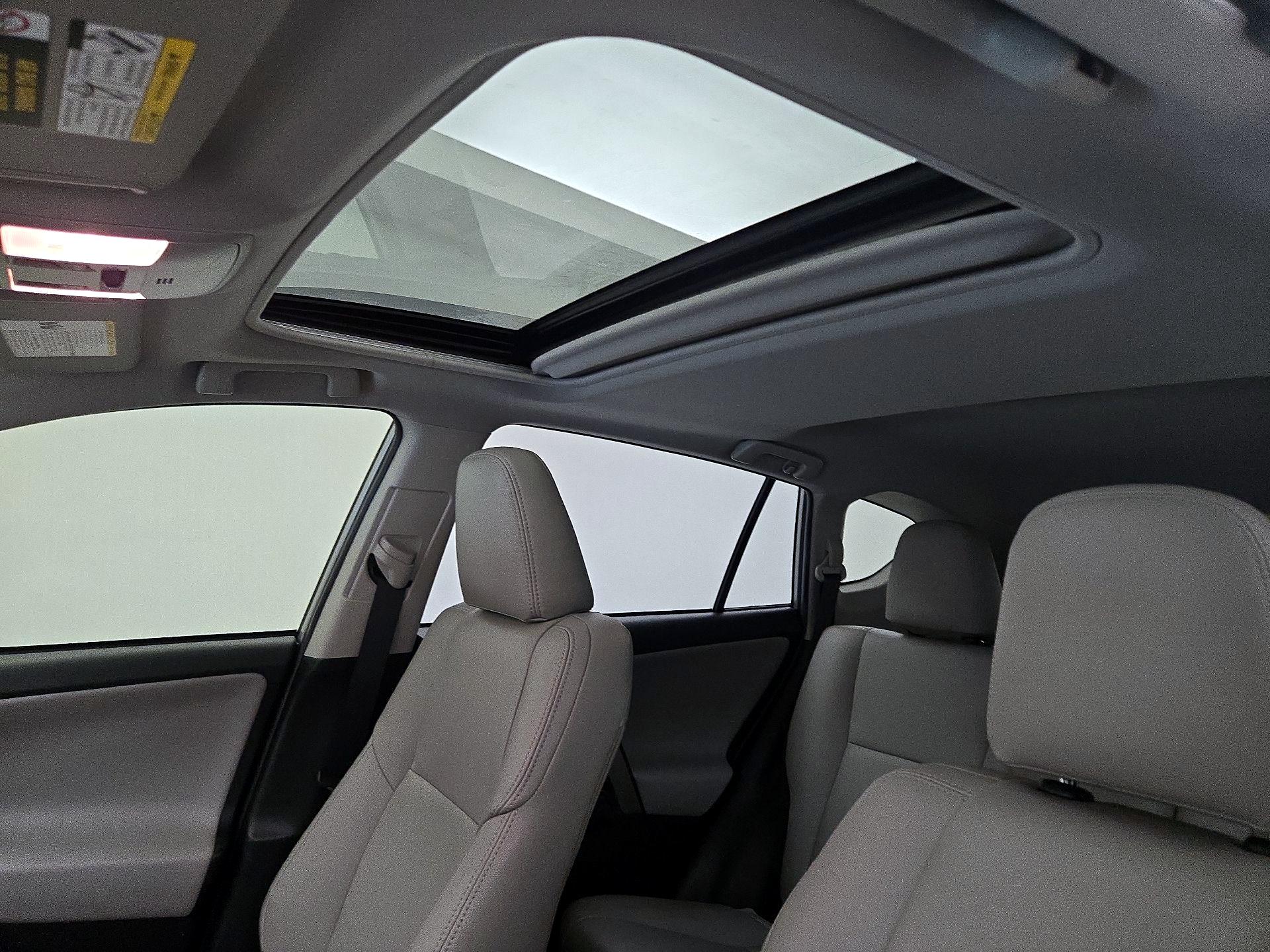 Thumbnail: 2018 Toyota RAV4 - 19