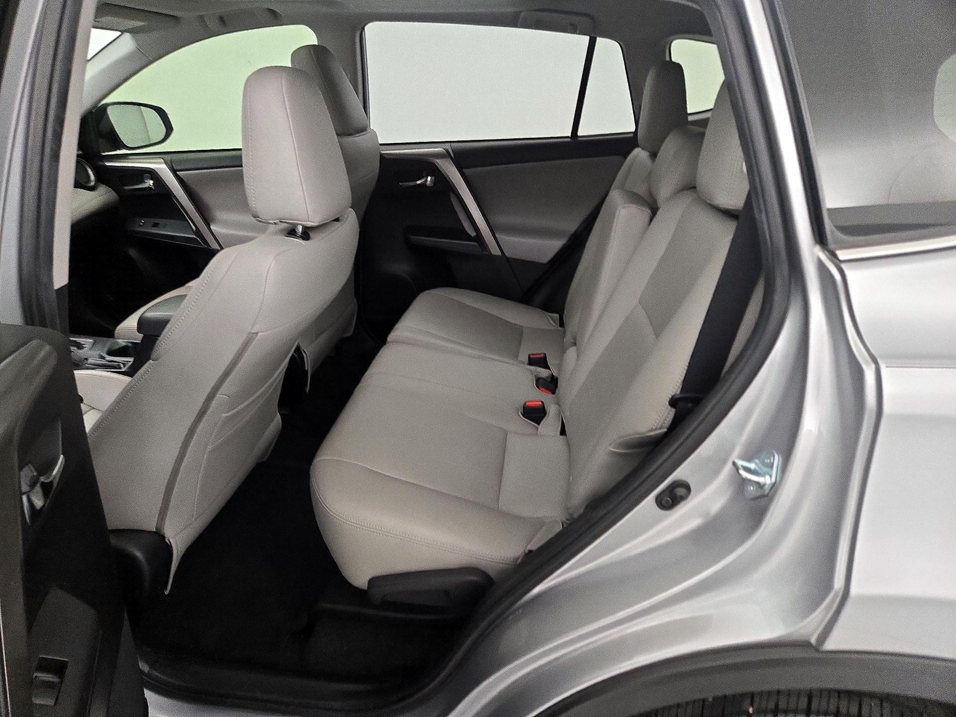 Thumbnail: 2018 Toyota RAV4 - 20