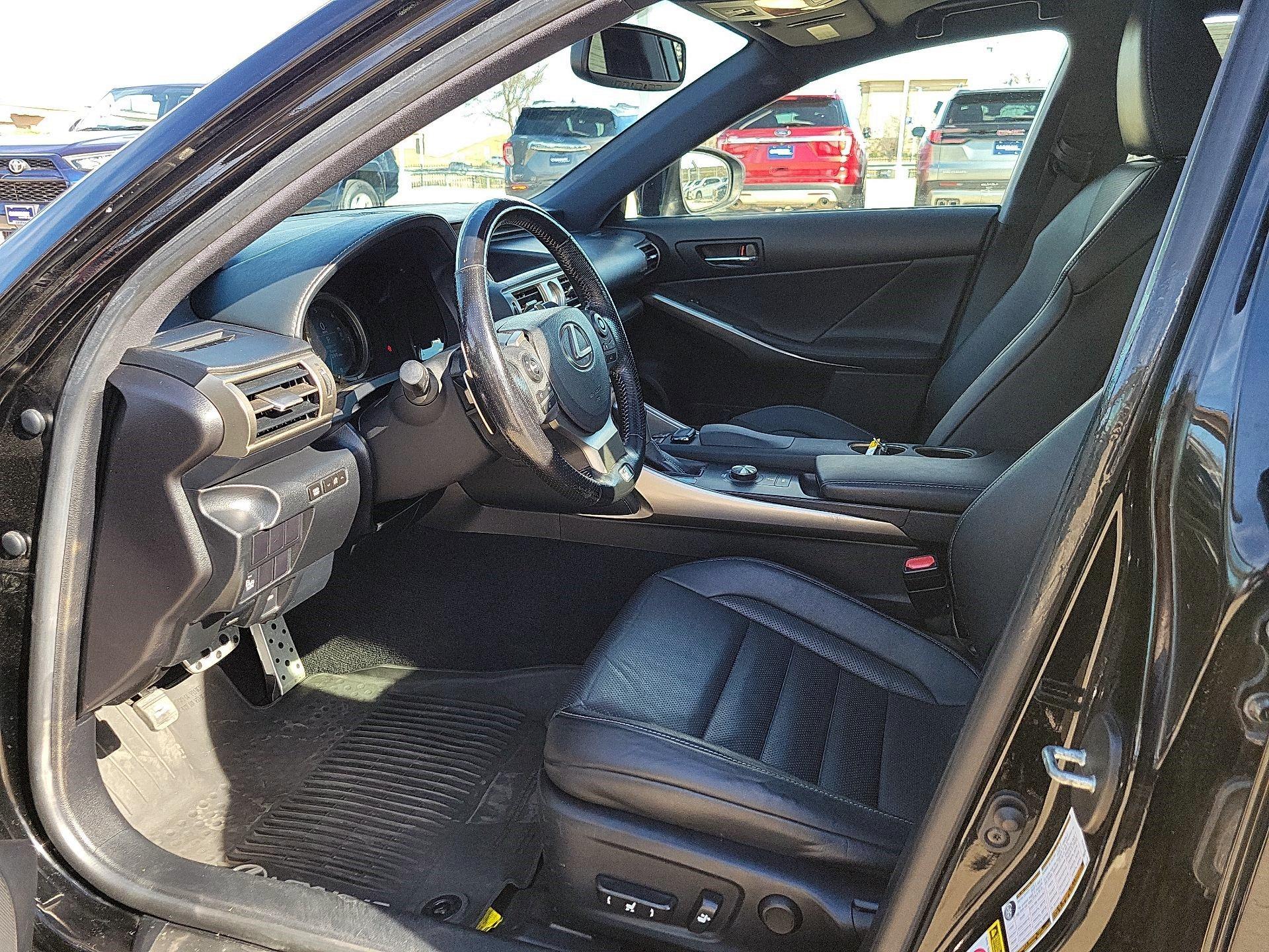 Thumbnail: 2016 Lexus IS - 9