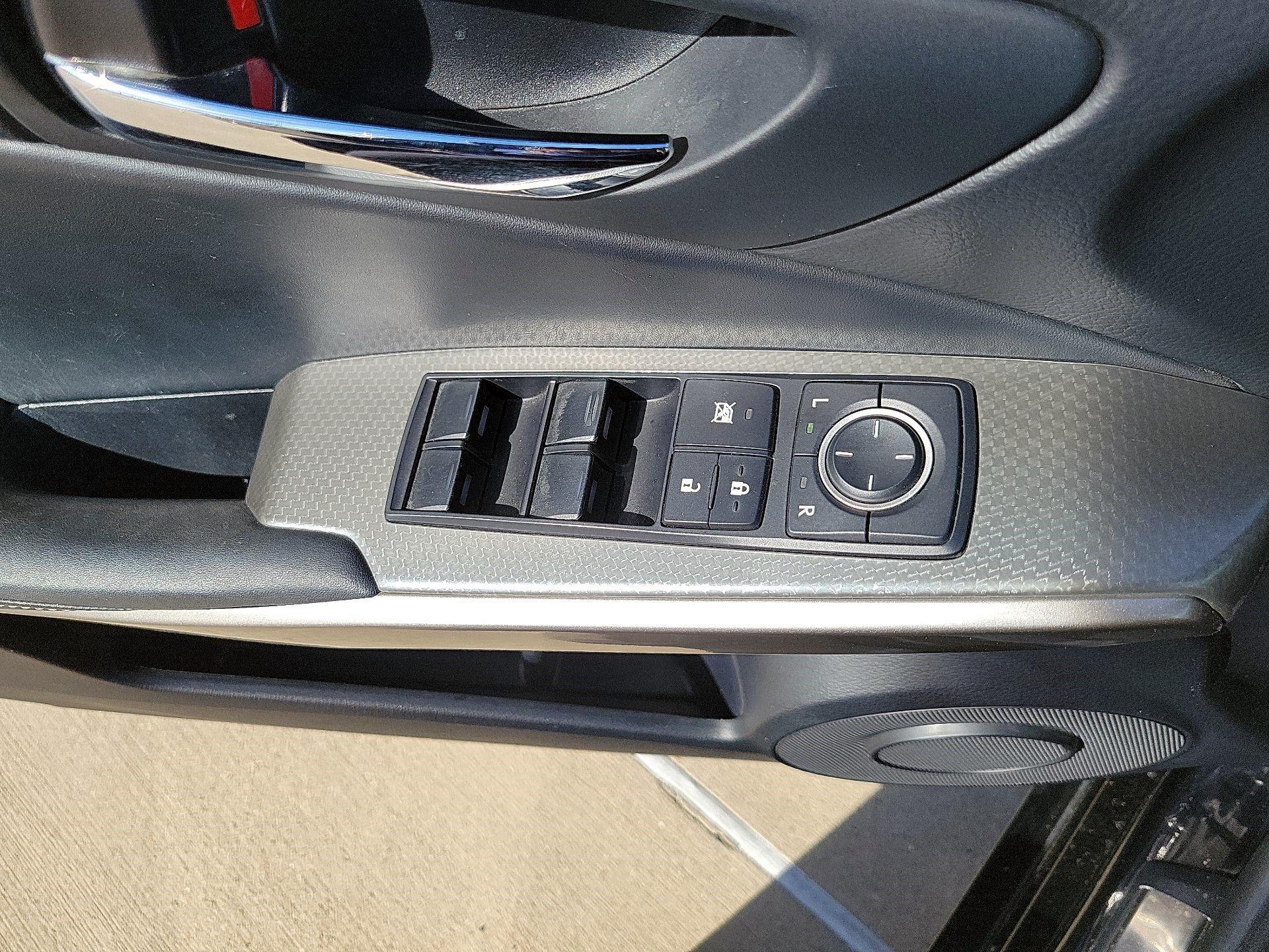 Thumbnail: 2016 Lexus IS - 10