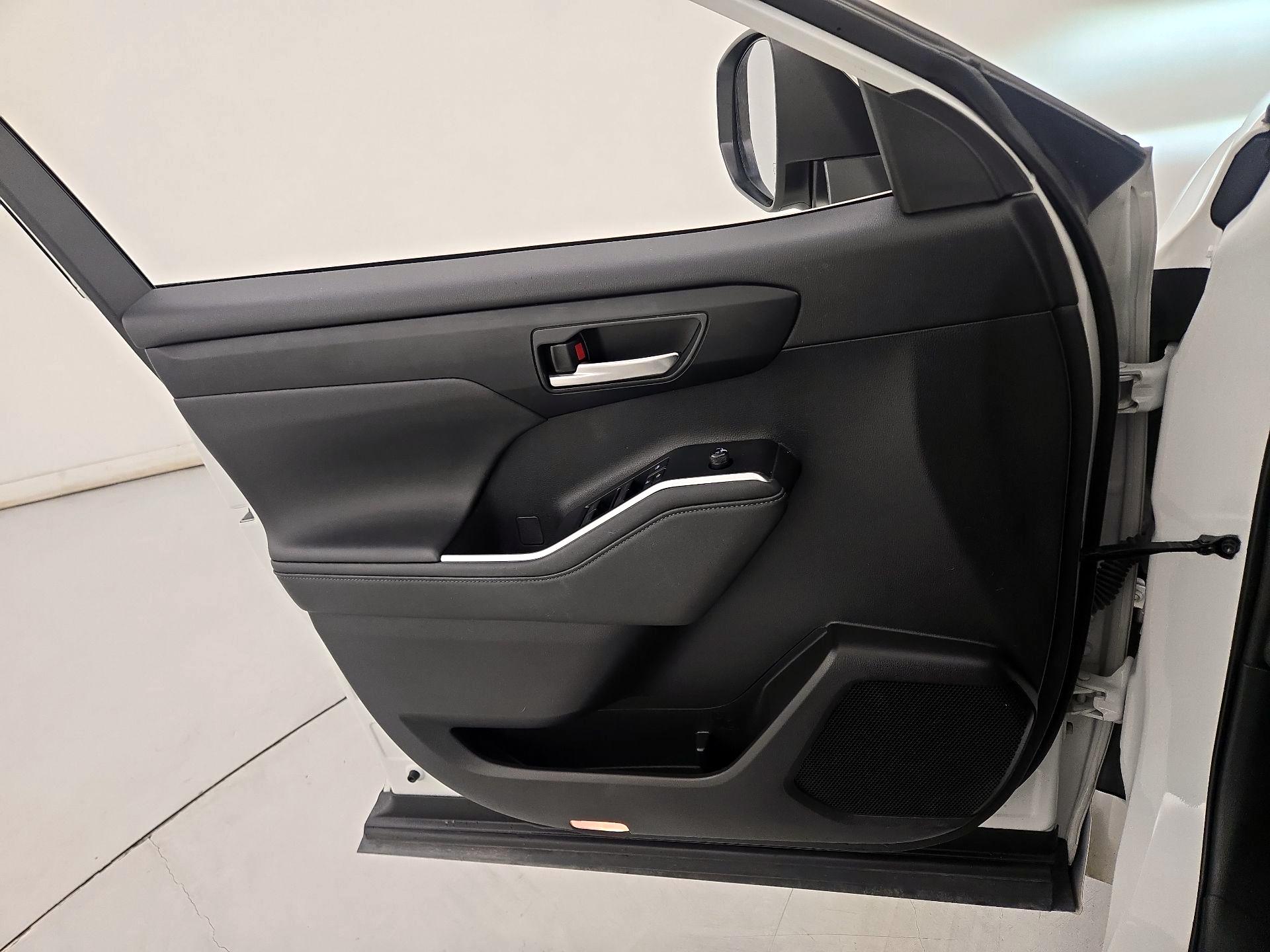 Thumbnail: 2020 Toyota Highlander - 12