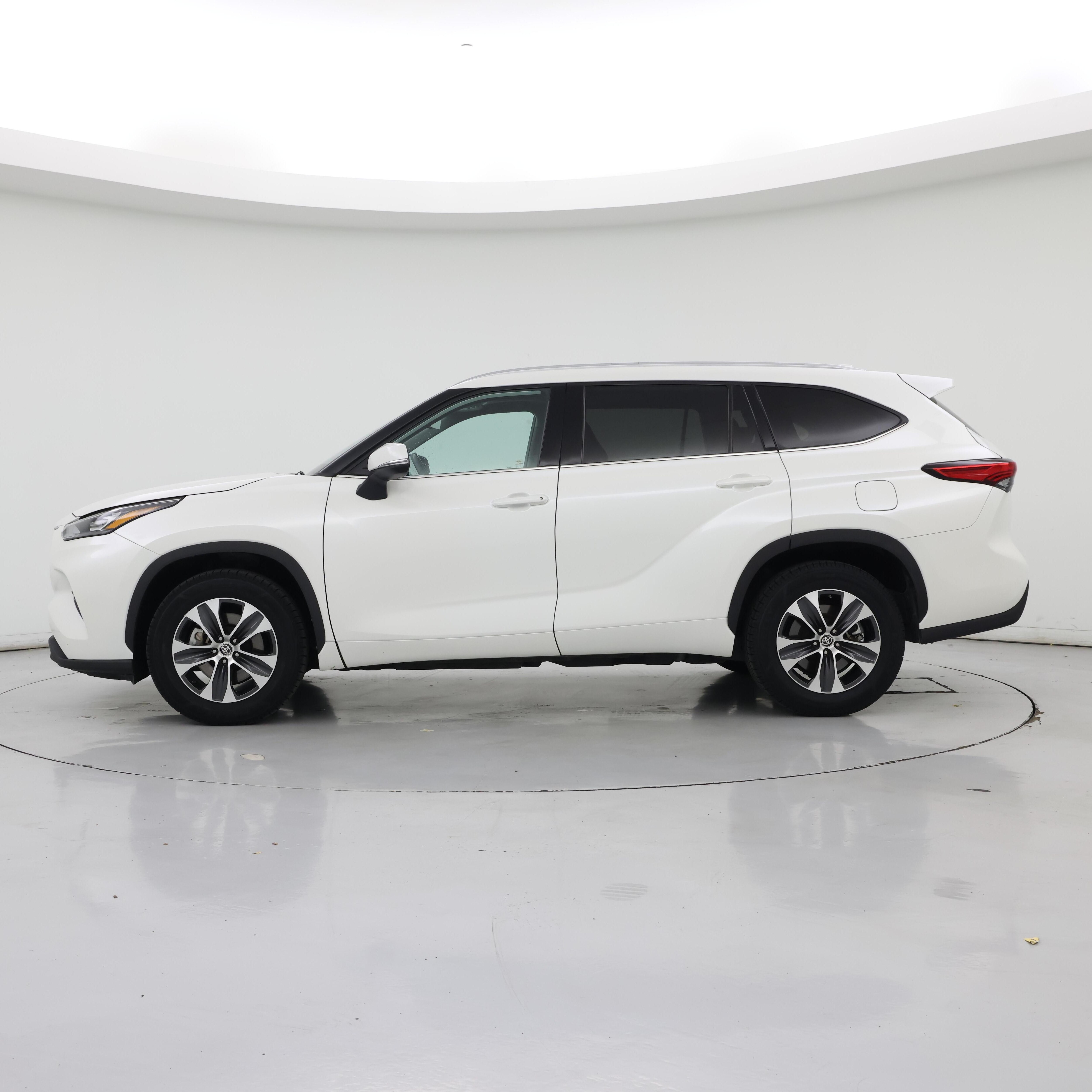 Thumbnail: 2020 Toyota Highlander - 3
