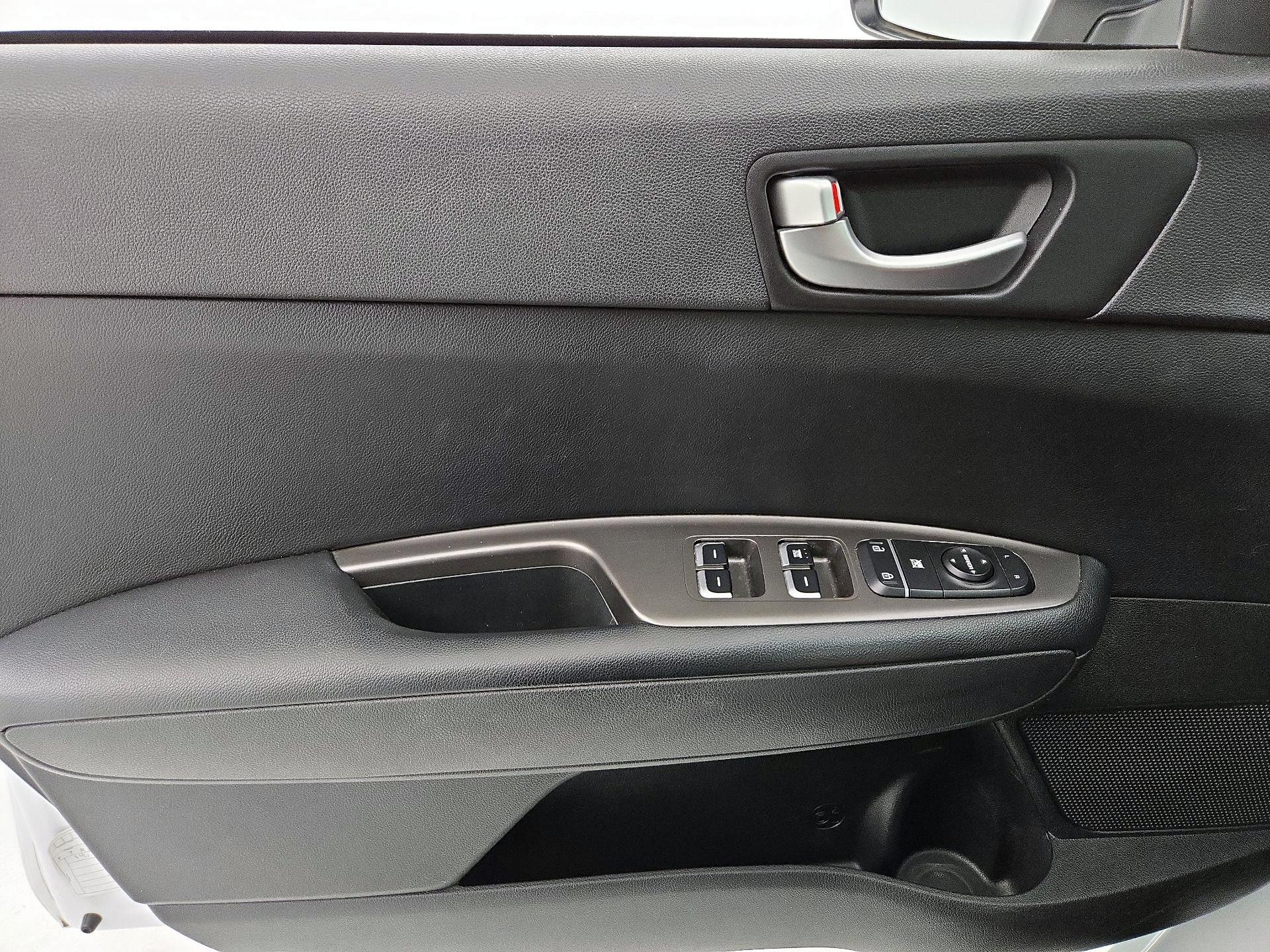 Thumbnail: 2019 Kia Optima - 12