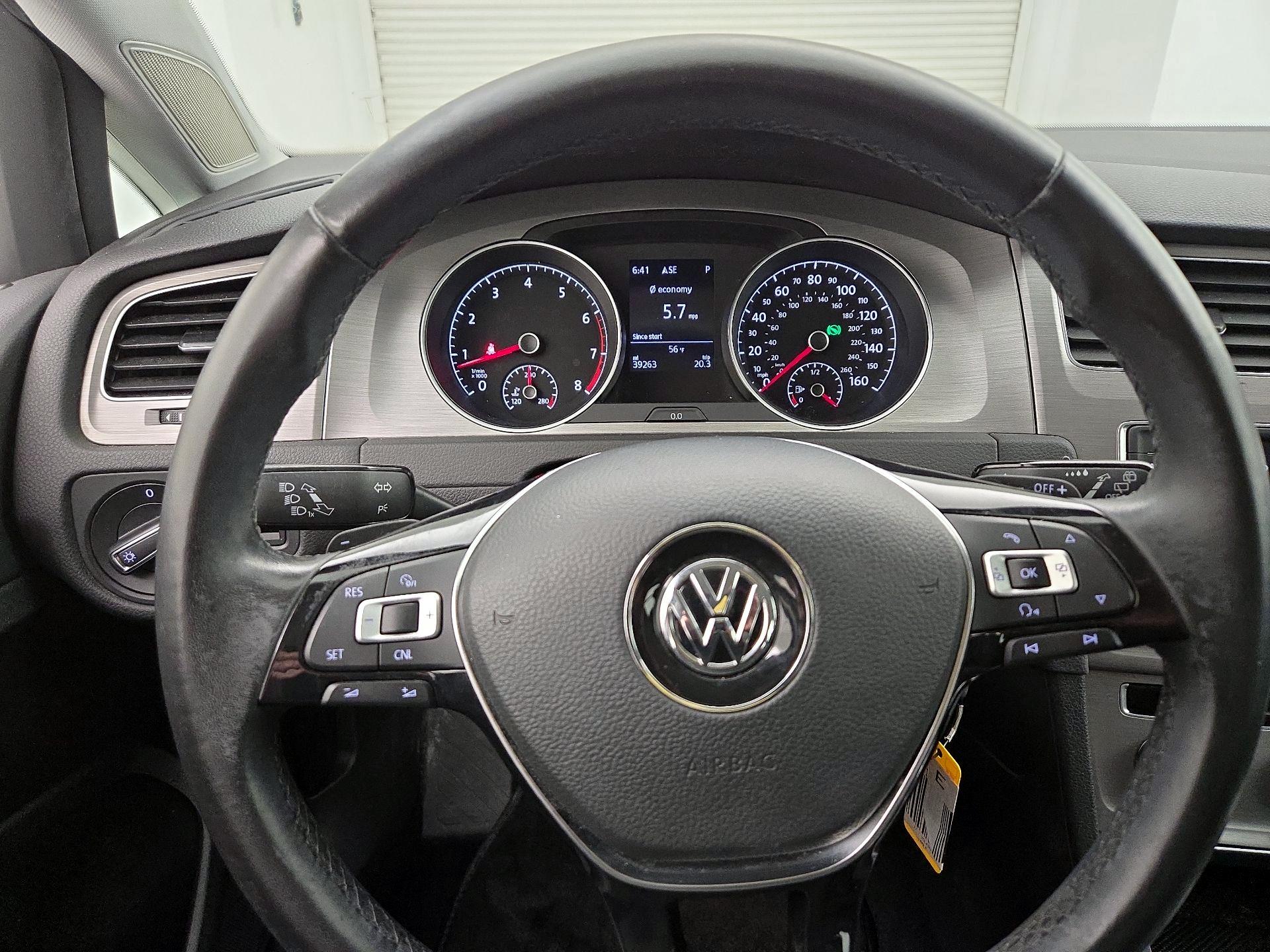 Thumbnail: 2017 Volkswagen Golf - 10