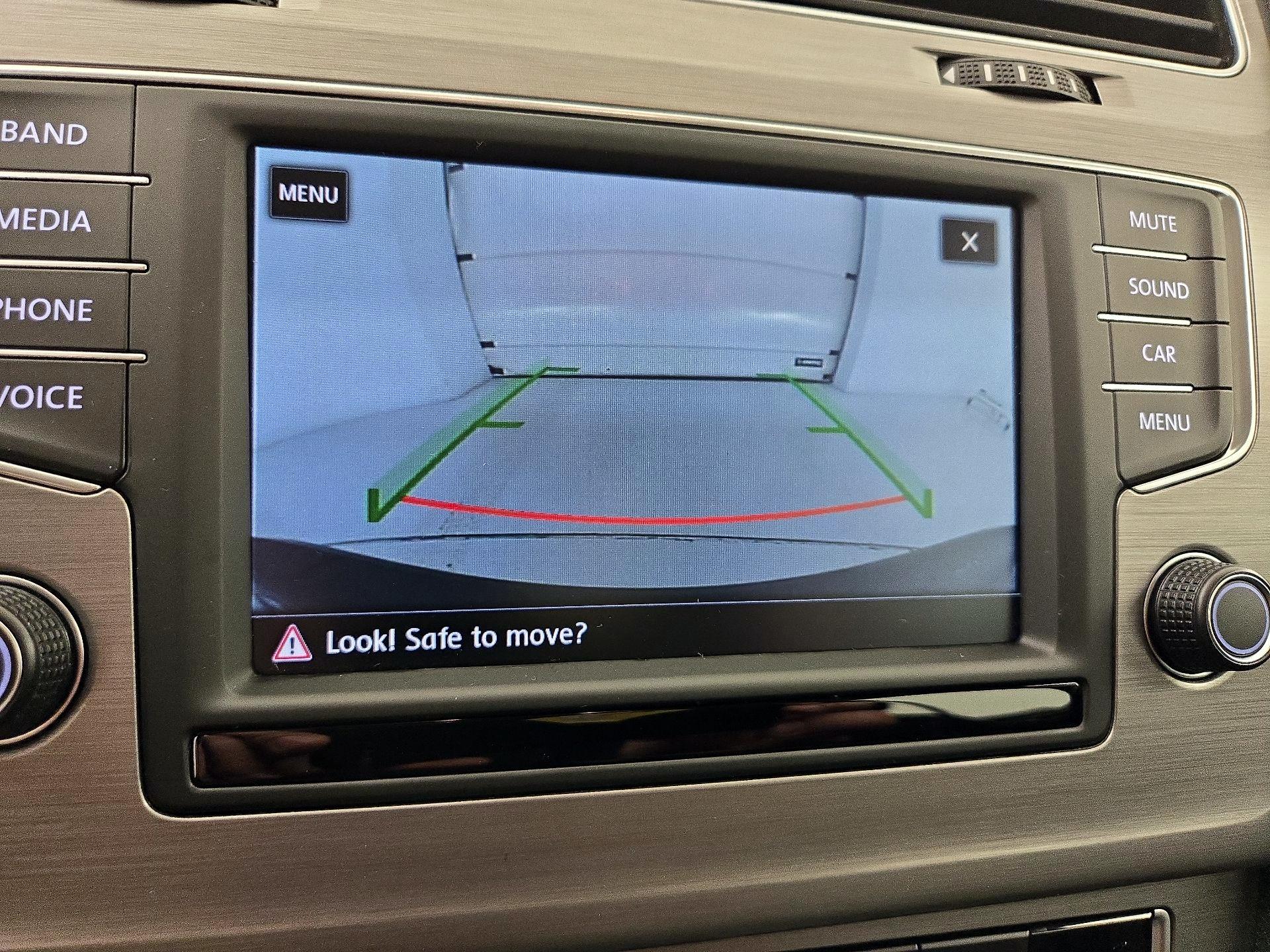 Thumbnail: 2017 Volkswagen Golf - 14