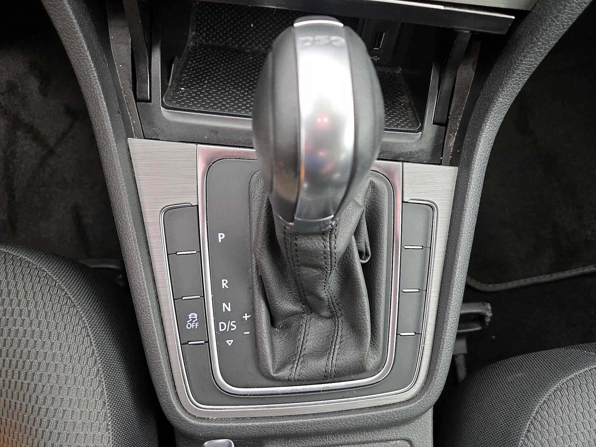 Thumbnail: 2017 Volkswagen Golf - 17