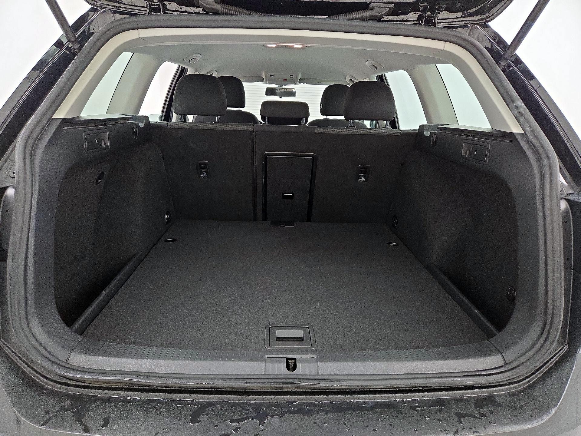 Thumbnail: 2017 Volkswagen Golf - 20