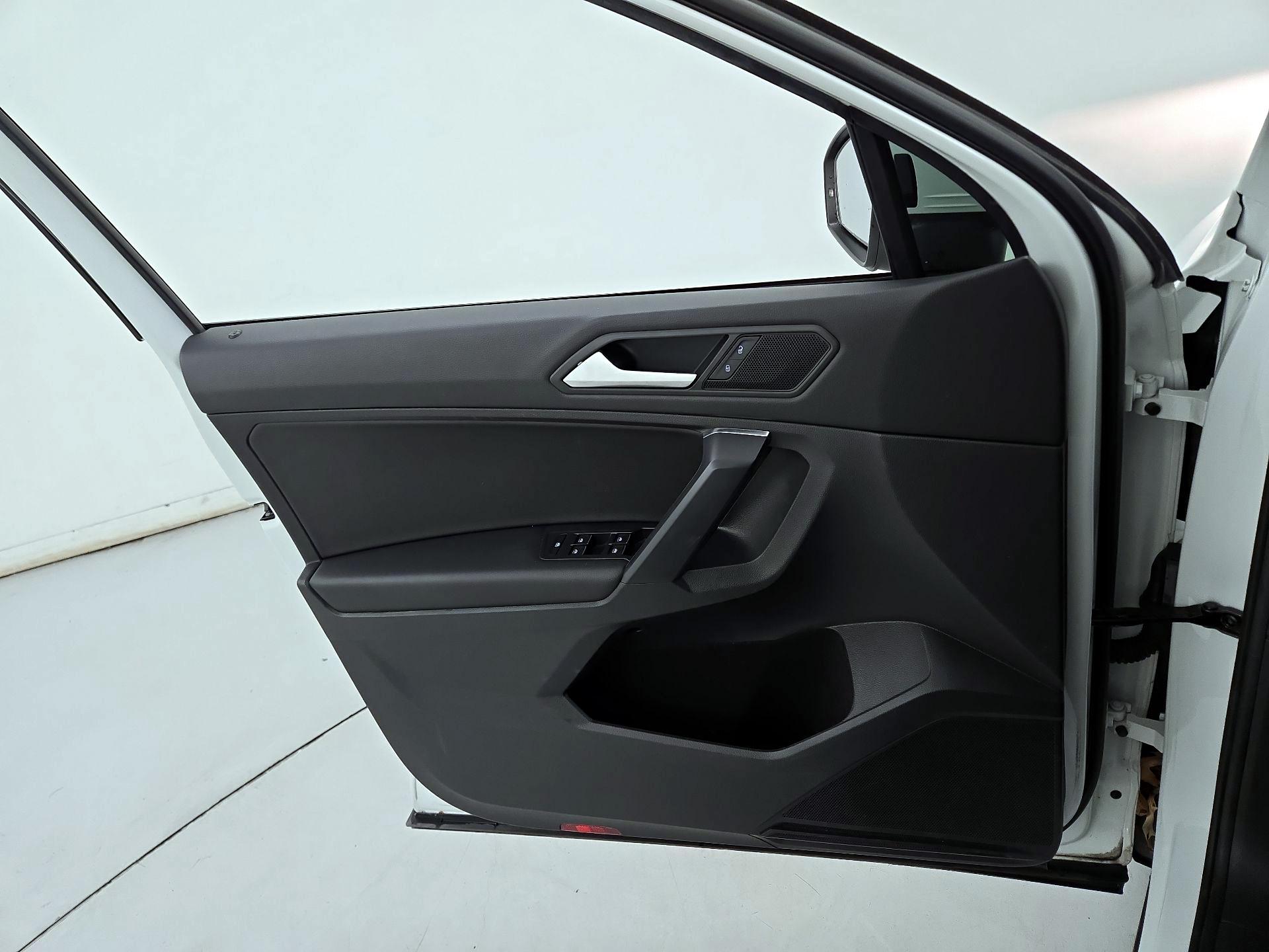 Thumbnail: 2021 Volkswagen Tiguan - 12