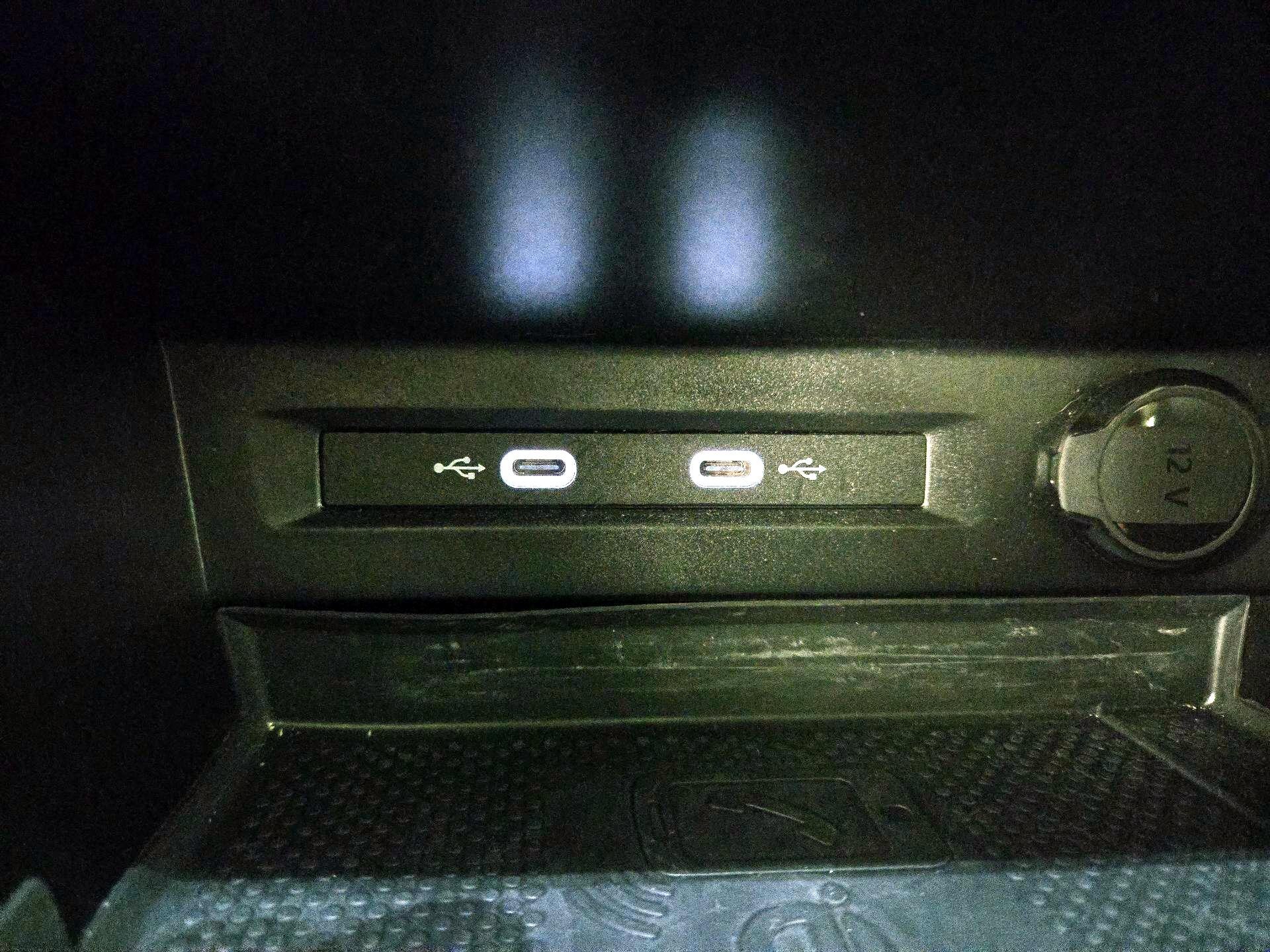 Thumbnail: 2021 Volkswagen Tiguan - 18