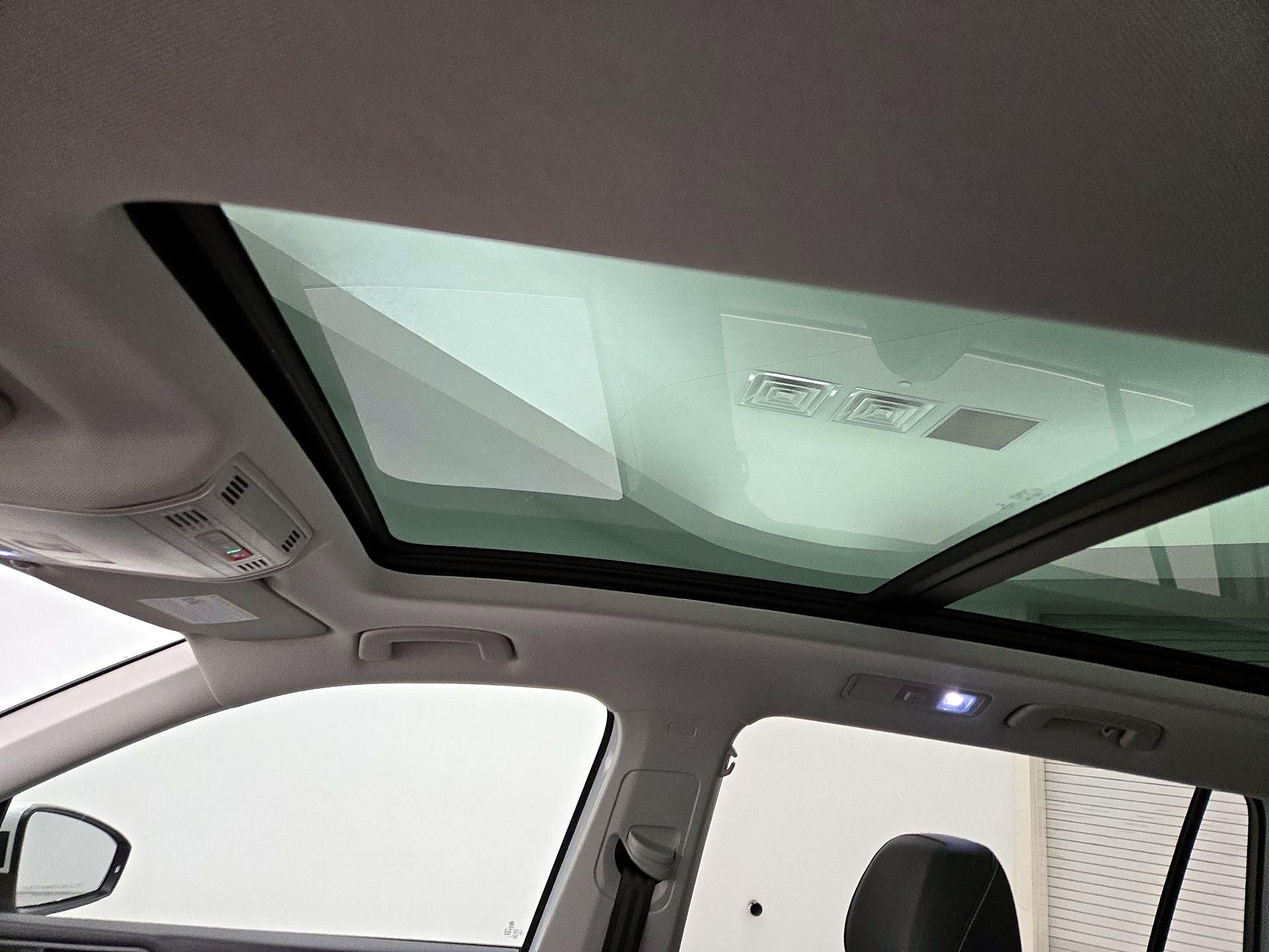 Thumbnail: 2021 Volkswagen Tiguan - 19