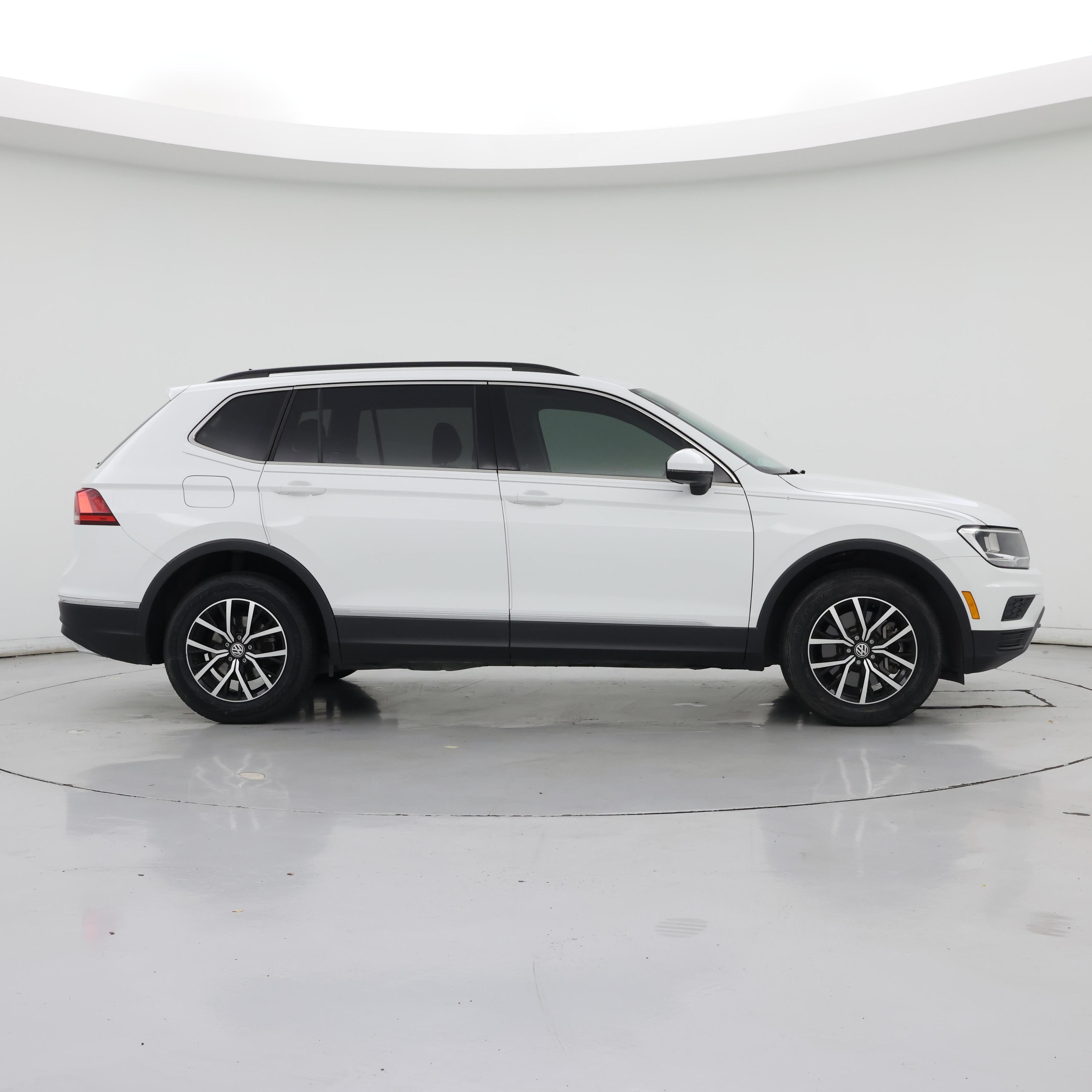 Thumbnail: 2021 Volkswagen Tiguan - 7