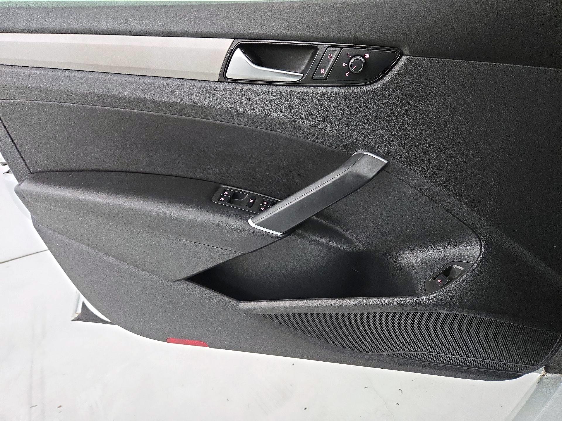 Thumbnail: 2020 Volkswagen Passat - 12