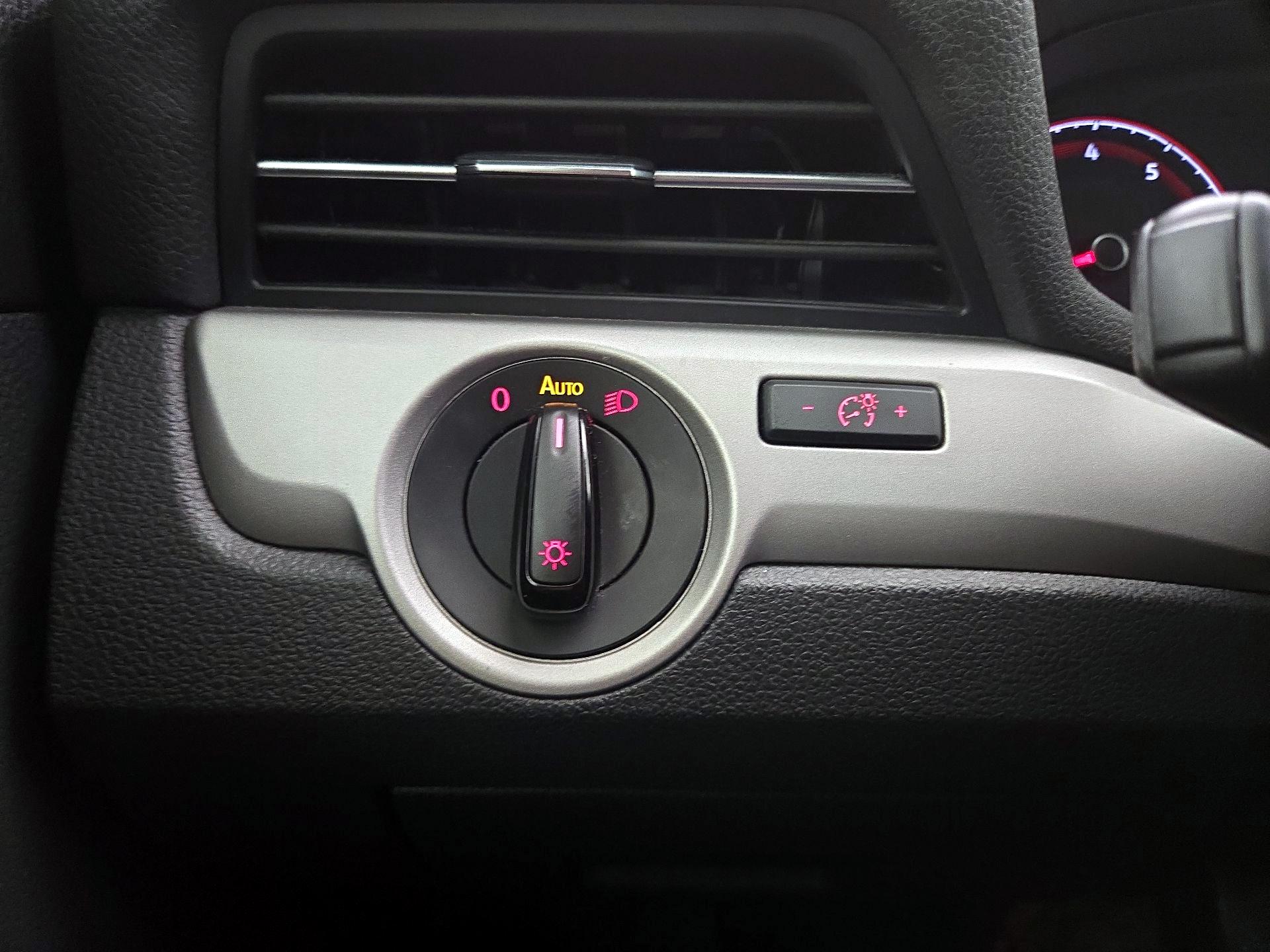 Thumbnail: 2020 Volkswagen Passat - 13