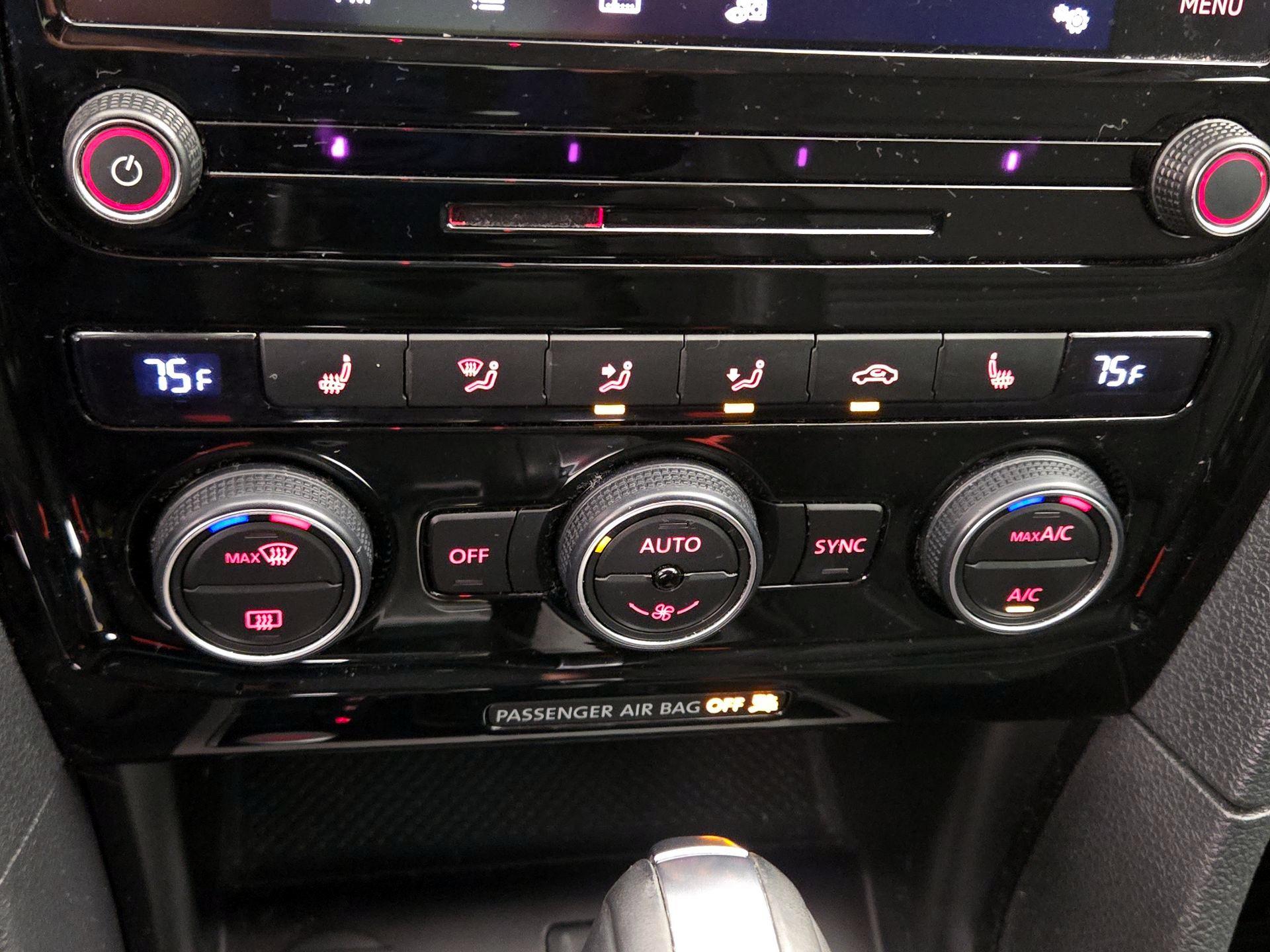 Thumbnail: 2020 Volkswagen Passat - 16