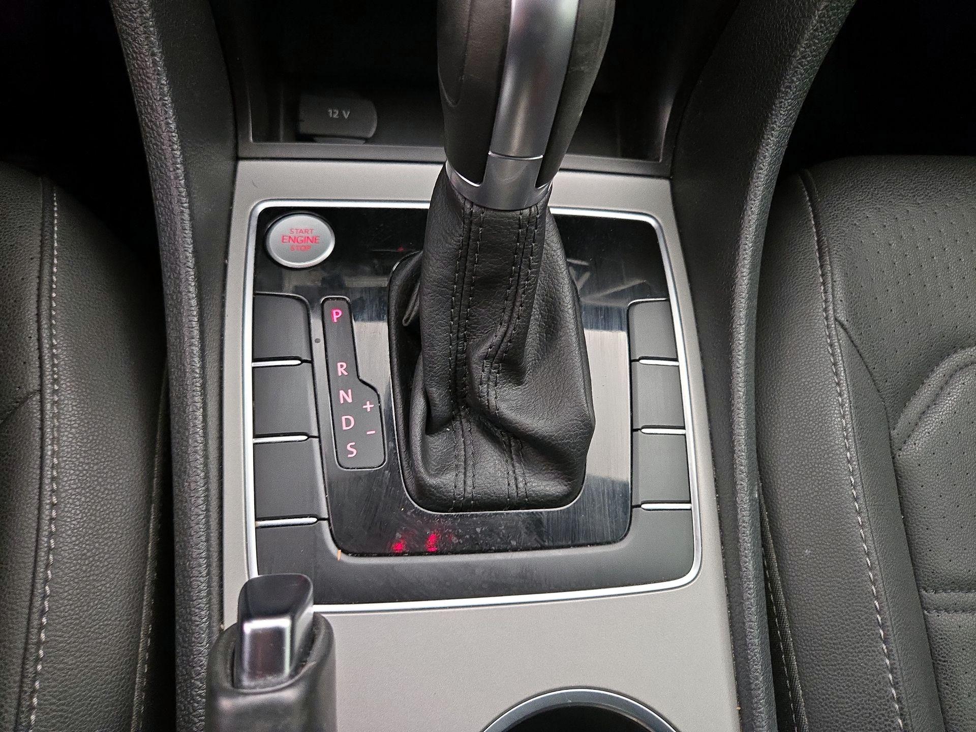 Thumbnail: 2020 Volkswagen Passat - 17