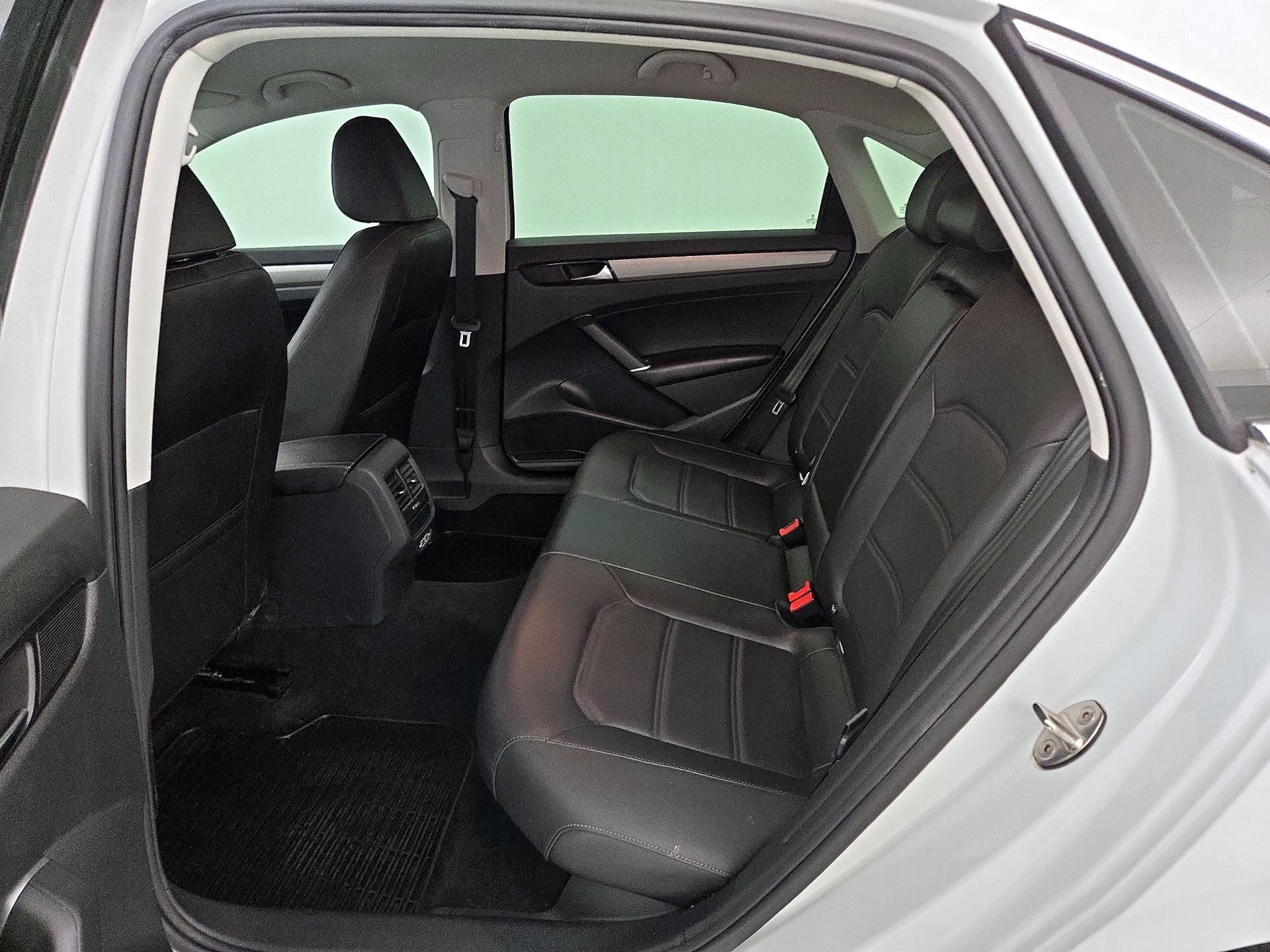 Thumbnail: 2020 Volkswagen Passat - 19