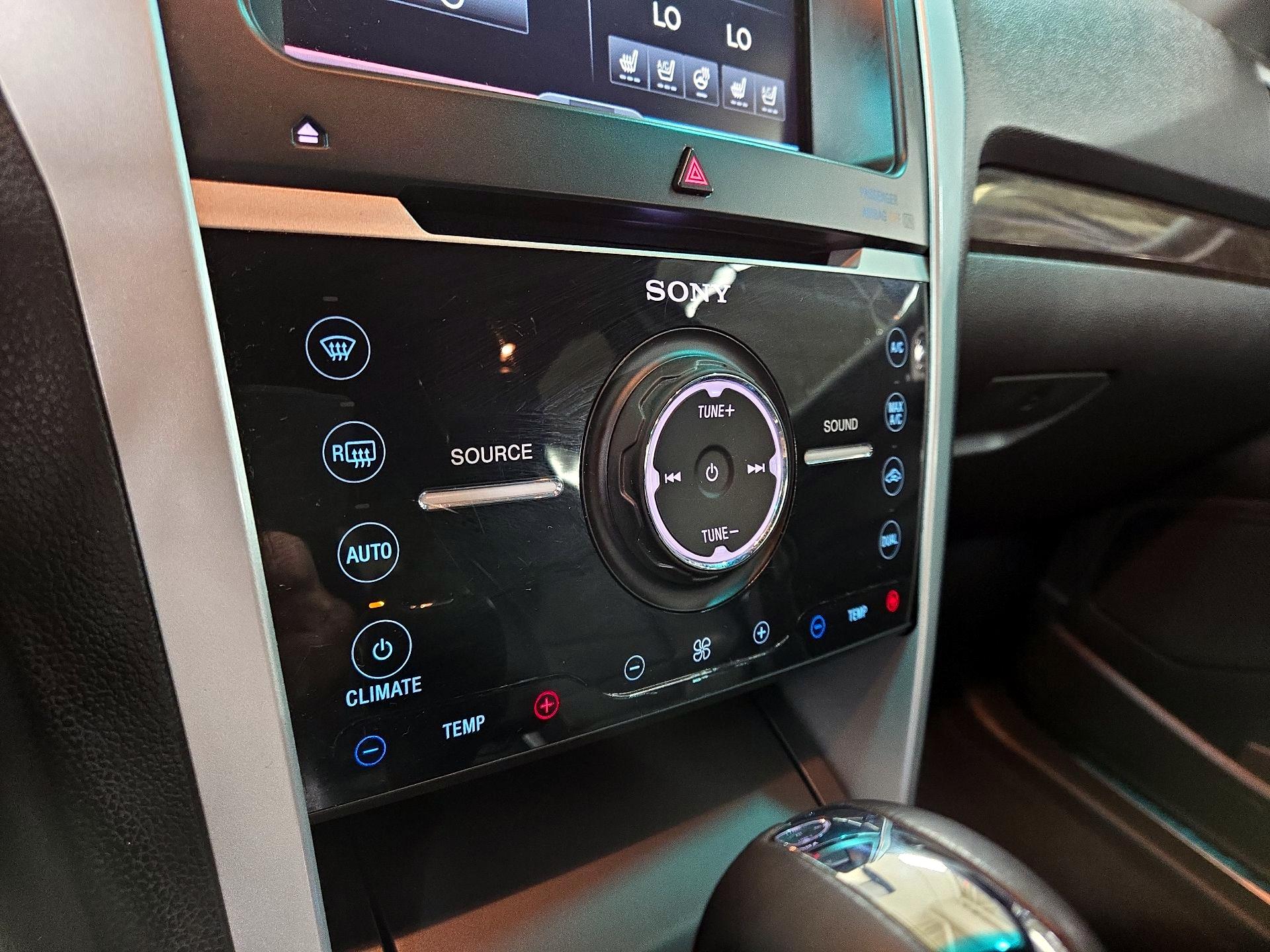 Thumbnail: 2015 Ford Explorer - 15