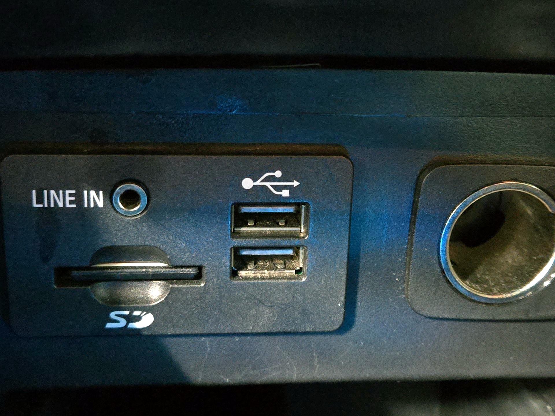 Thumbnail: 2015 Ford Explorer - 17