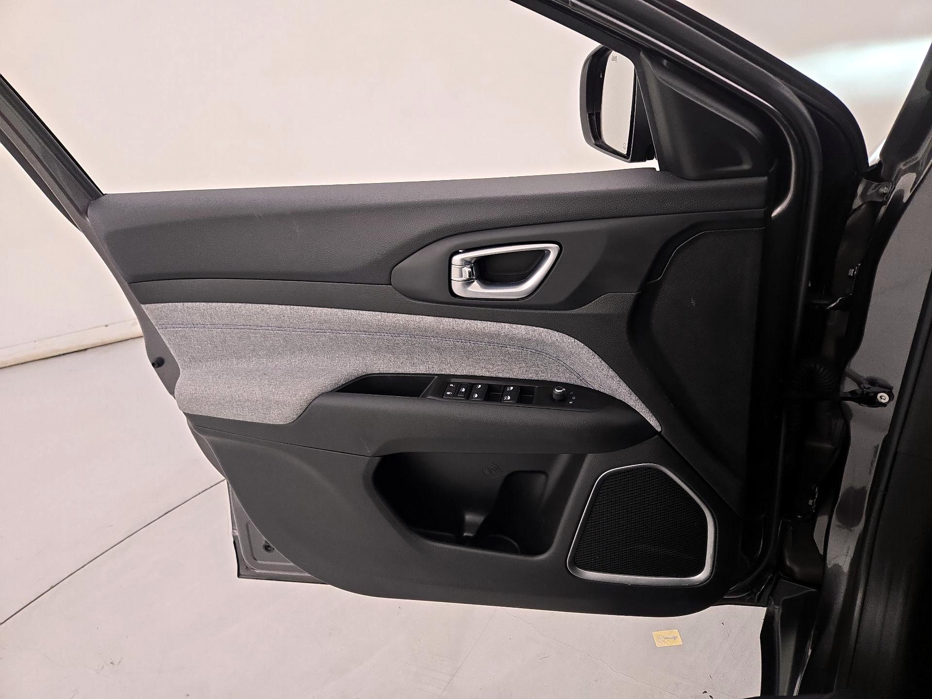 Thumbnail: 2022 Jeep Compass - 12