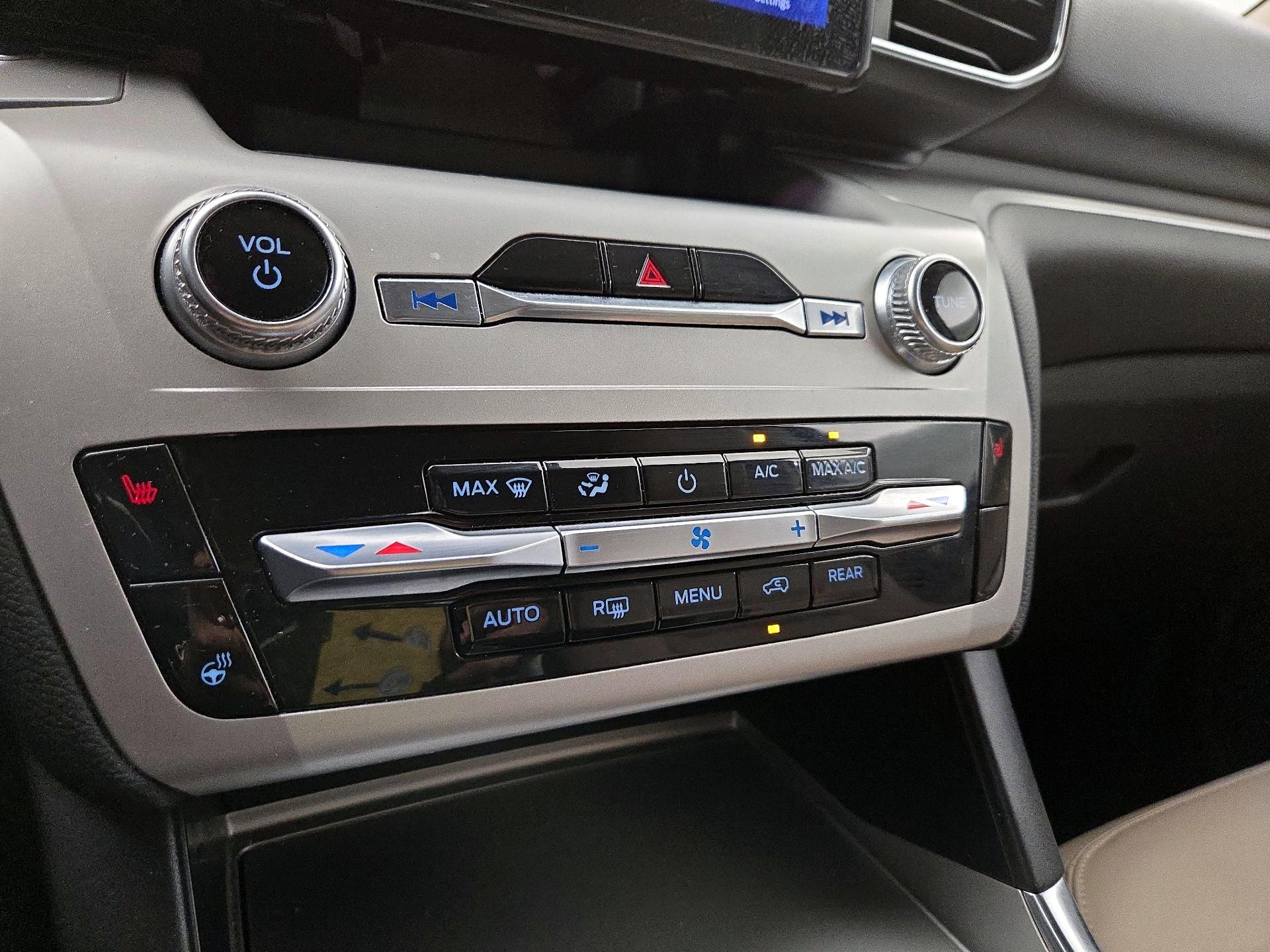 Thumbnail: 2022 Ford Explorer - 16