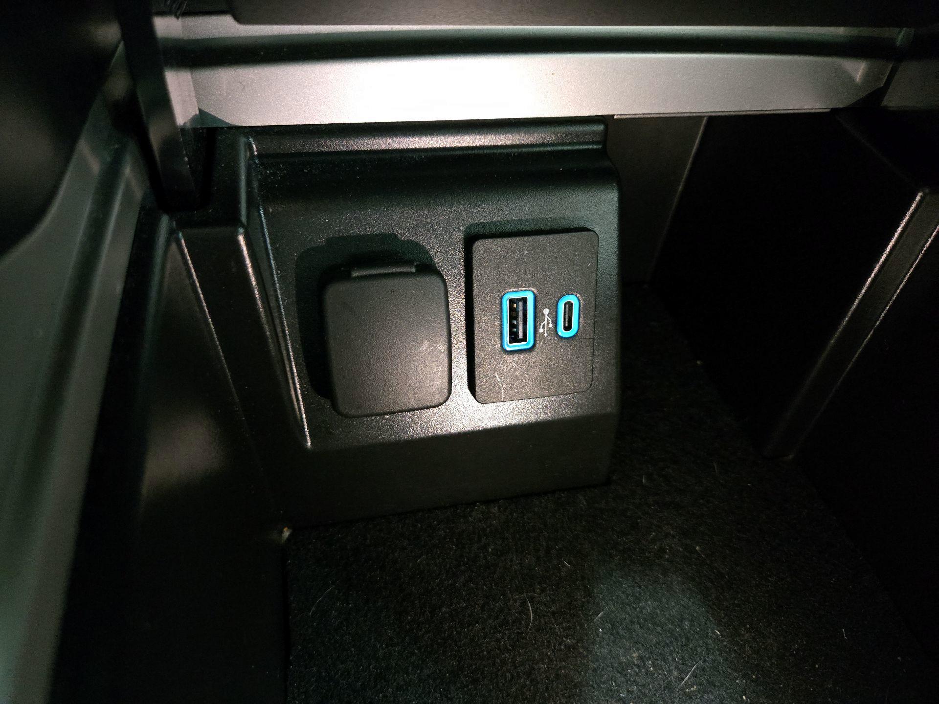 Thumbnail: 2022 Ford Explorer - 18