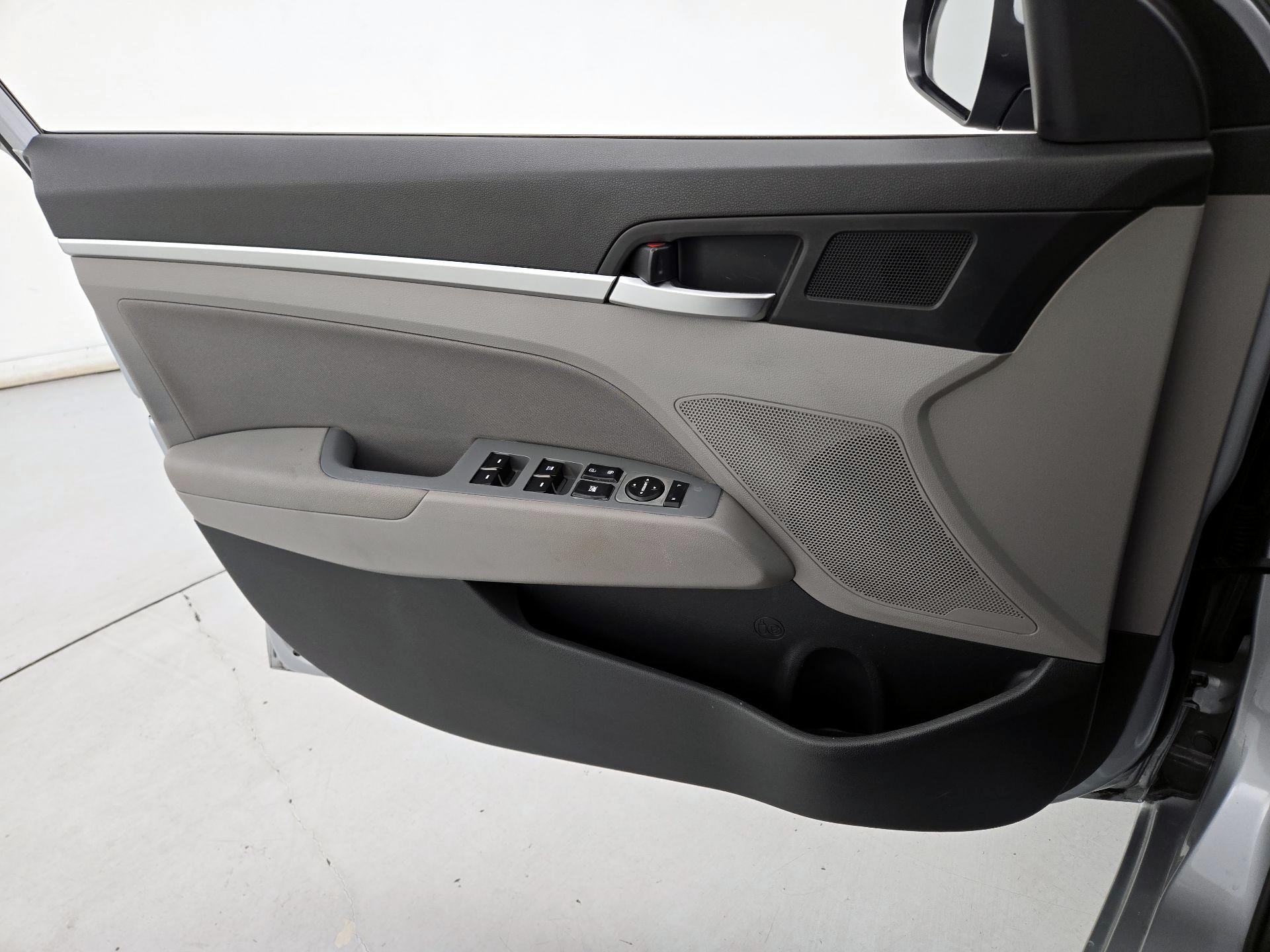 Thumbnail: 2020 Hyundai Elantra - 12