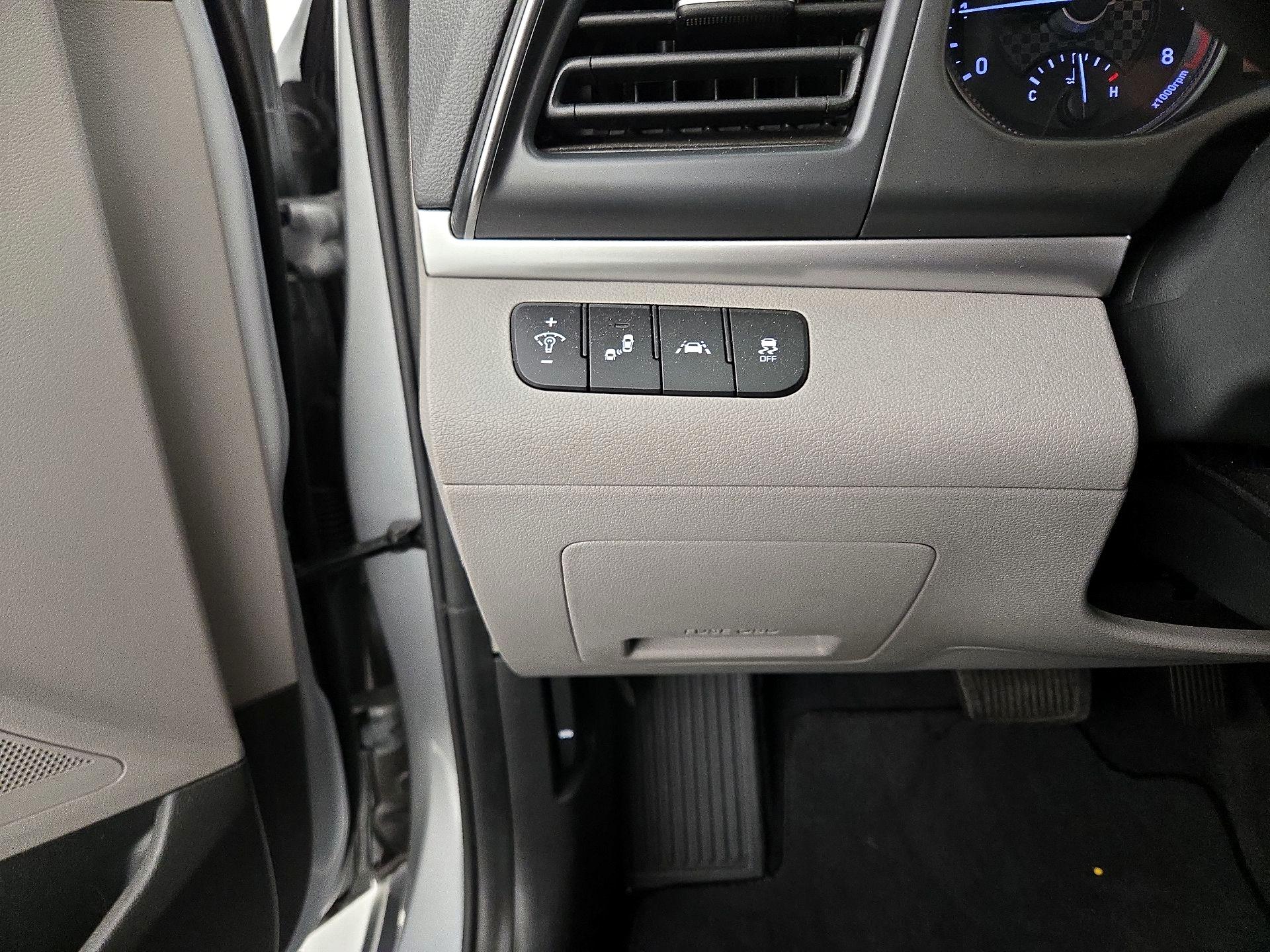 Thumbnail: 2020 Hyundai Elantra - 13