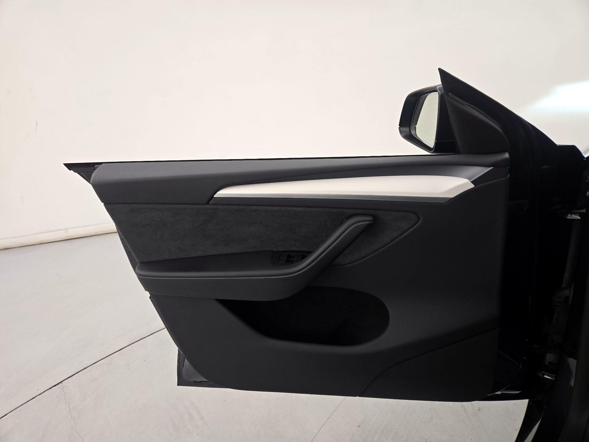 Thumbnail: 2024 Tesla Model Y - 12