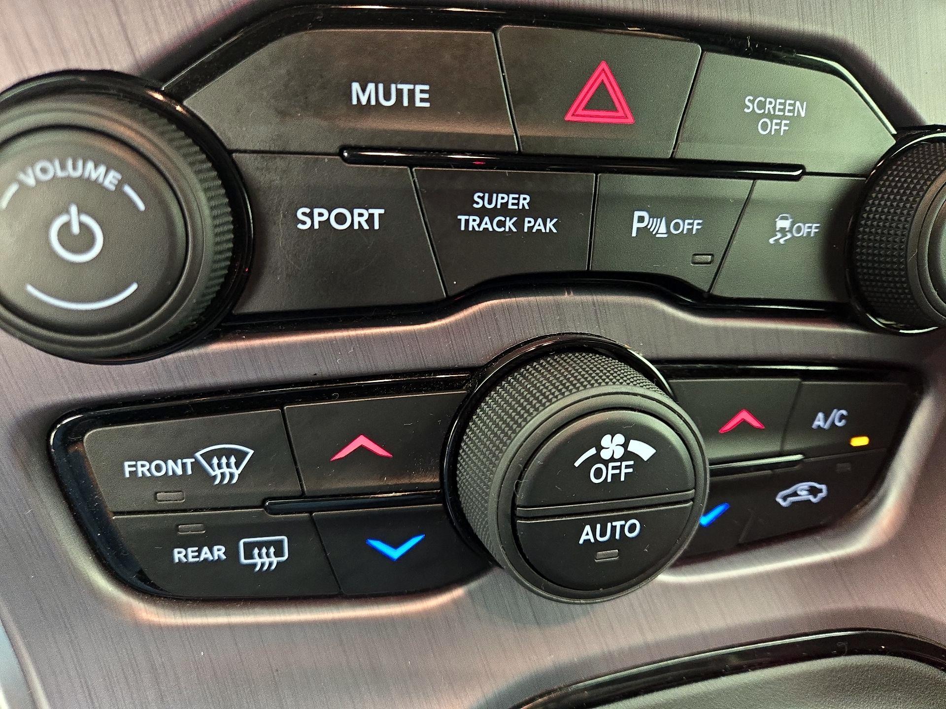 Thumbnail: 2017 Dodge Challenger - 17