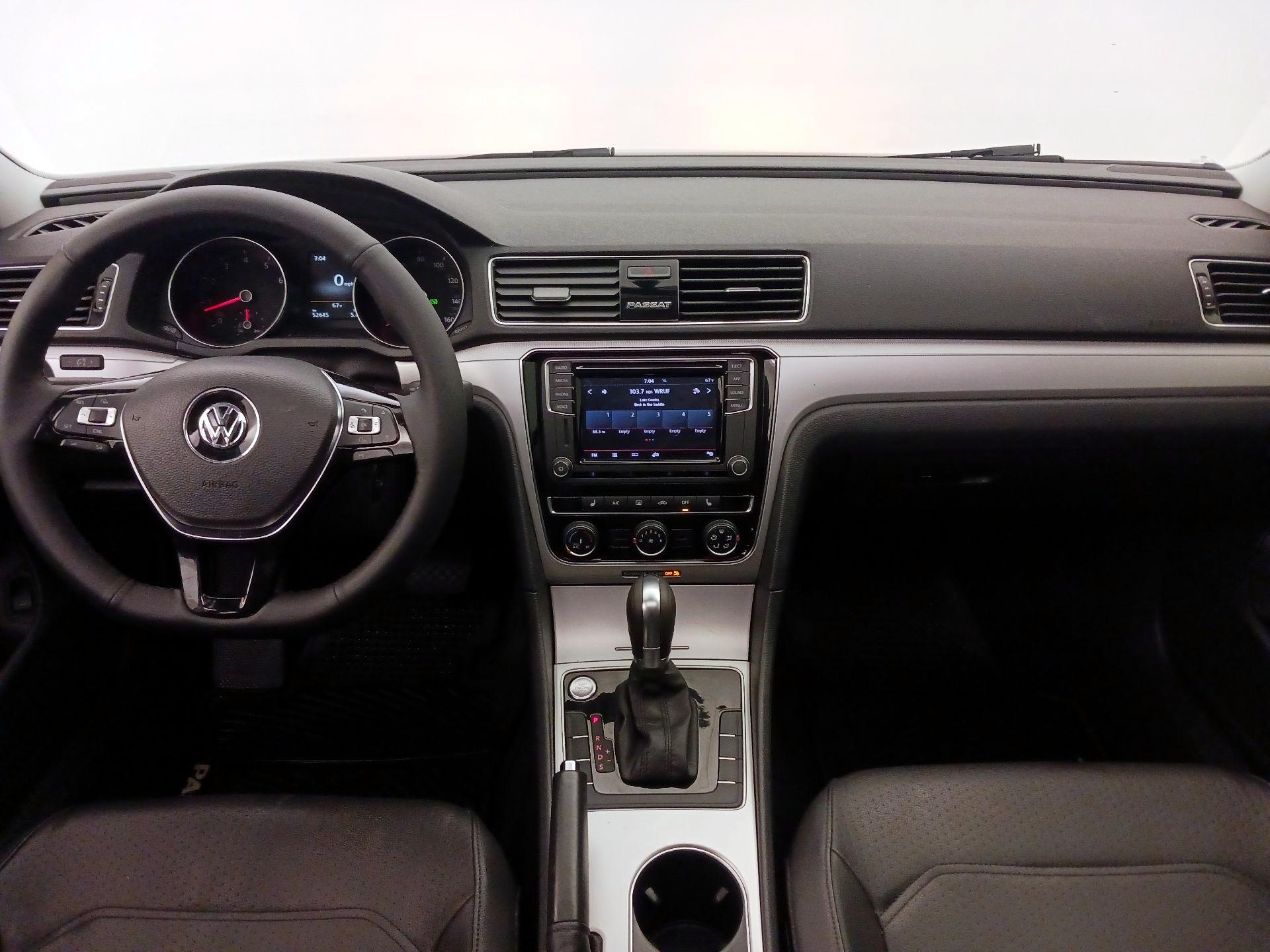 Thumbnail: 2019 Volkswagen Passat - 9