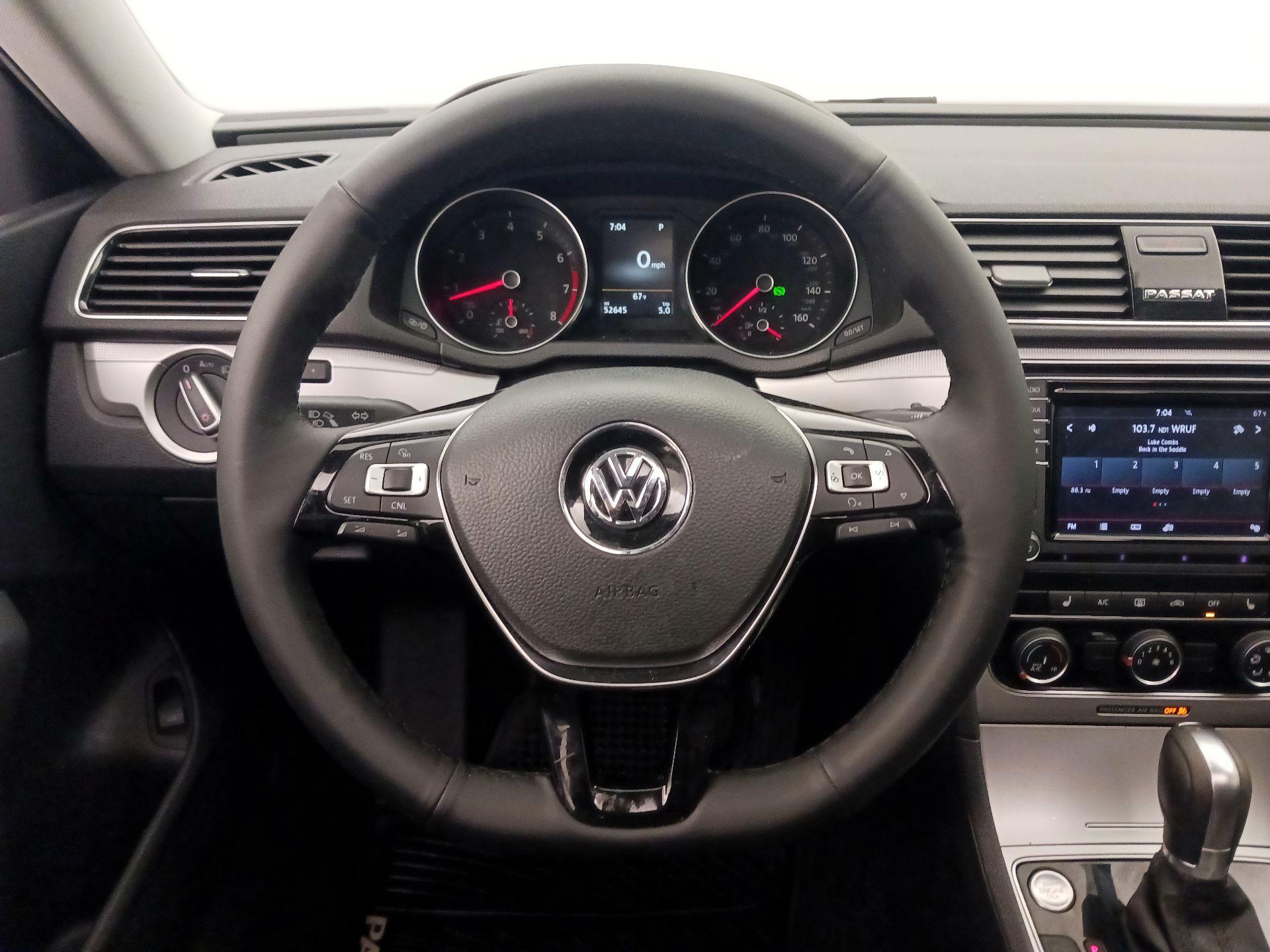 Thumbnail: 2019 Volkswagen Passat - 10