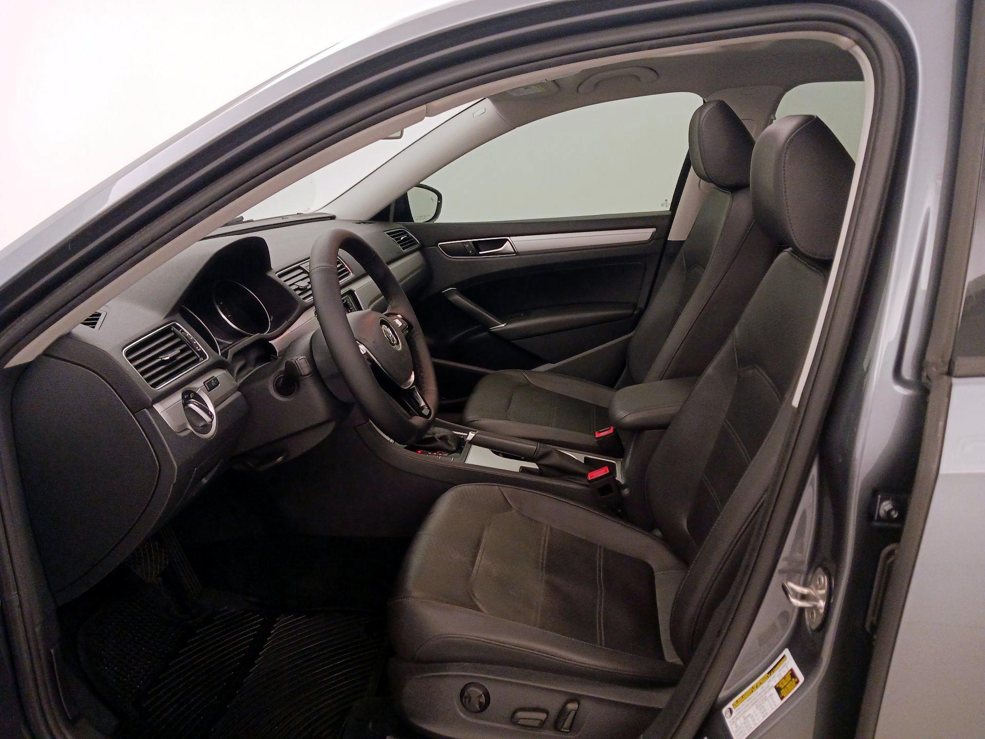 Thumbnail: 2019 Volkswagen Passat - 11