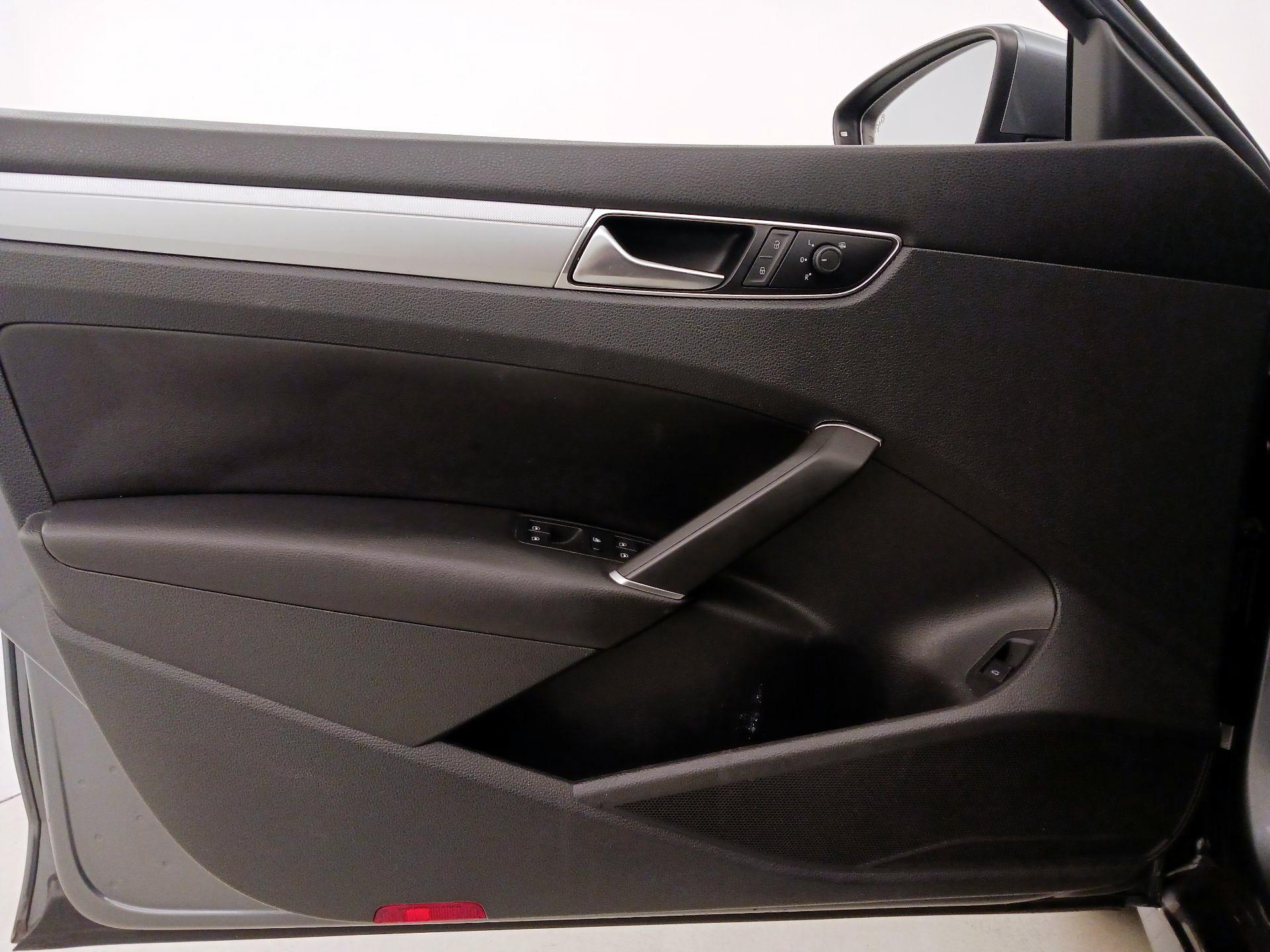 Thumbnail: 2019 Volkswagen Passat - 12