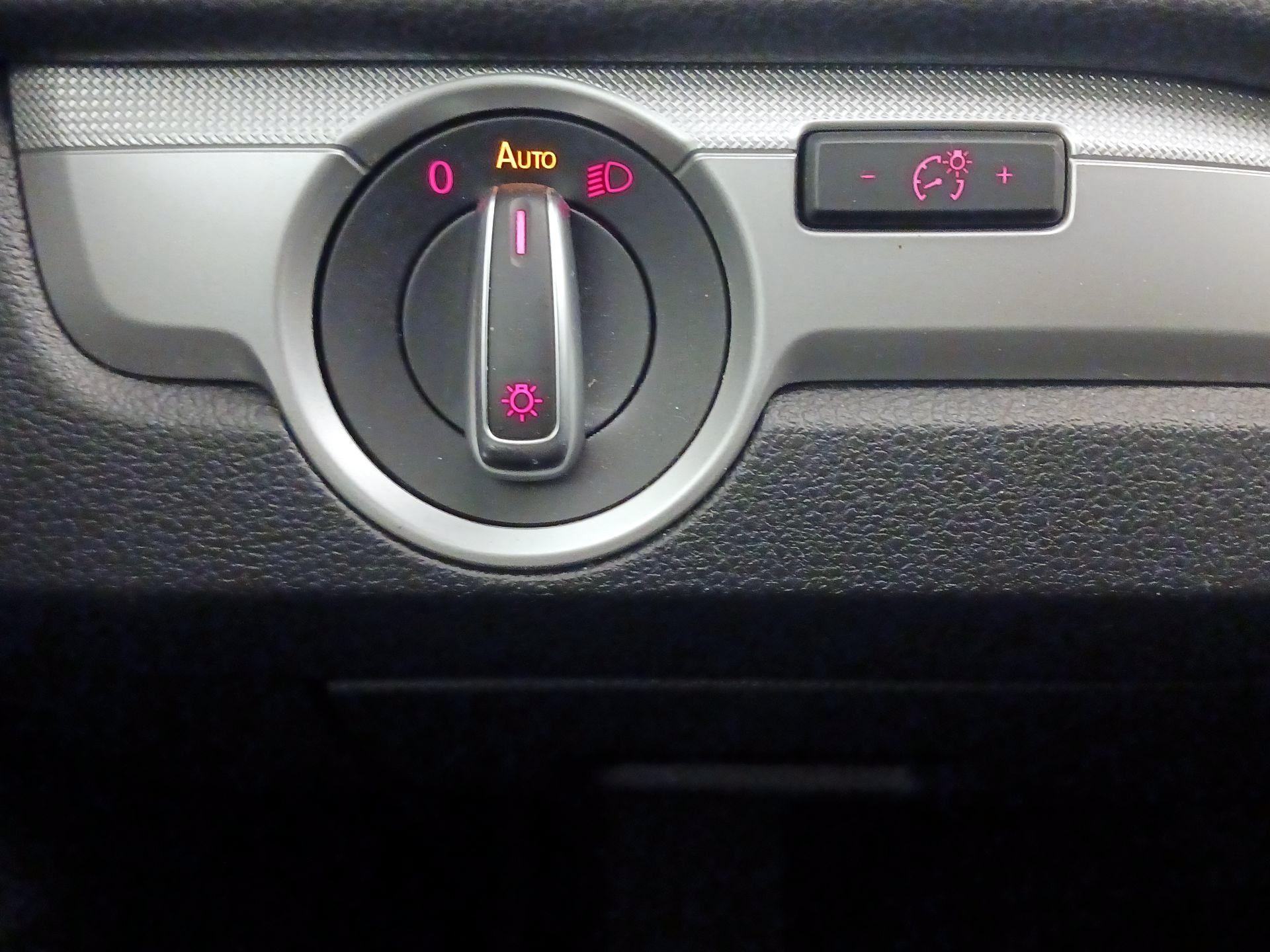 Thumbnail: 2019 Volkswagen Passat - 13