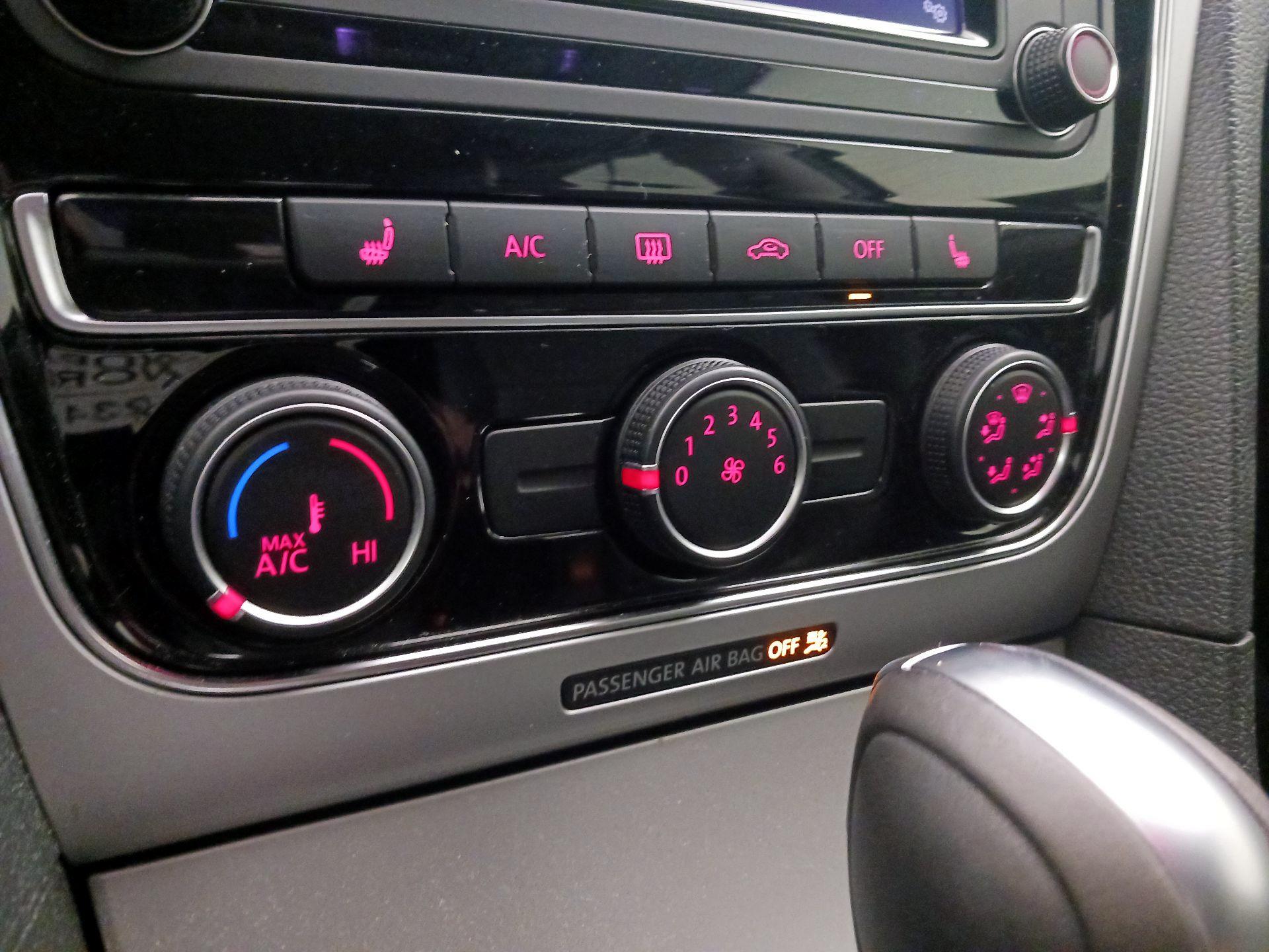 Thumbnail: 2019 Volkswagen Passat - 16