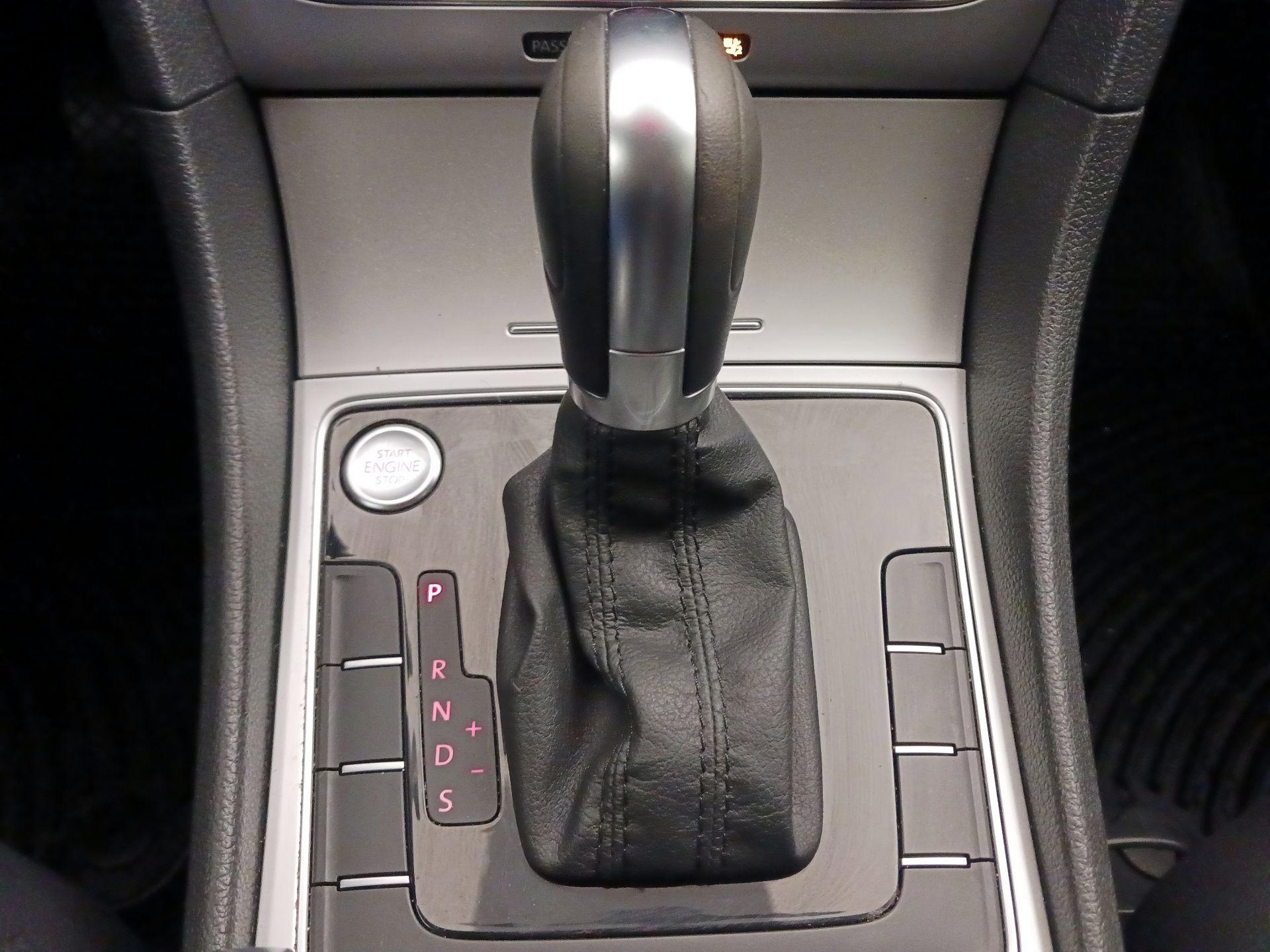 Thumbnail: 2019 Volkswagen Passat - 17