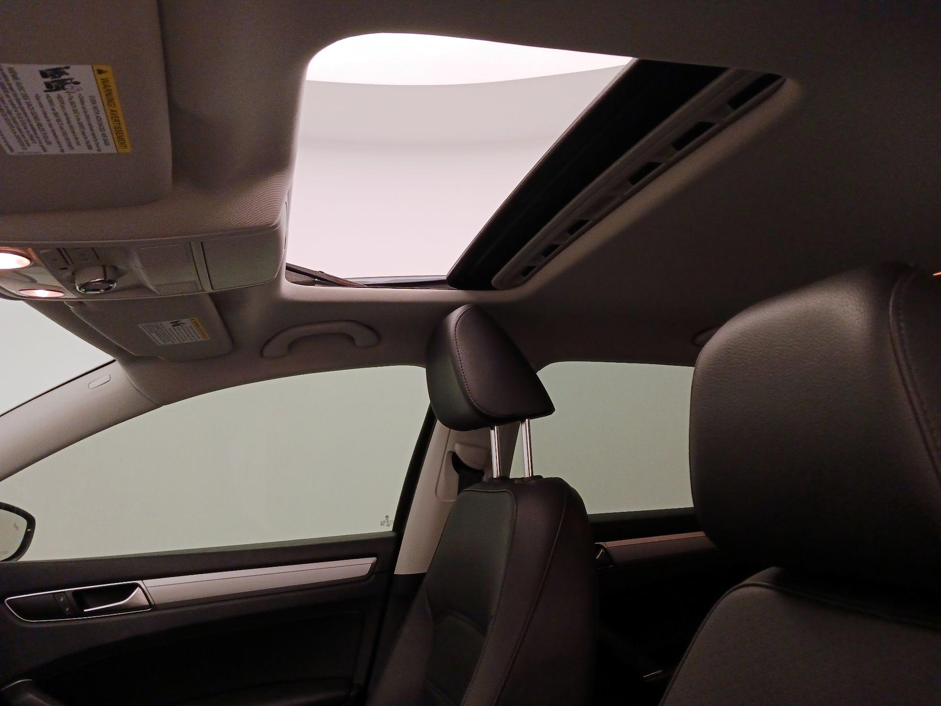 Thumbnail: 2019 Volkswagen Passat - 19