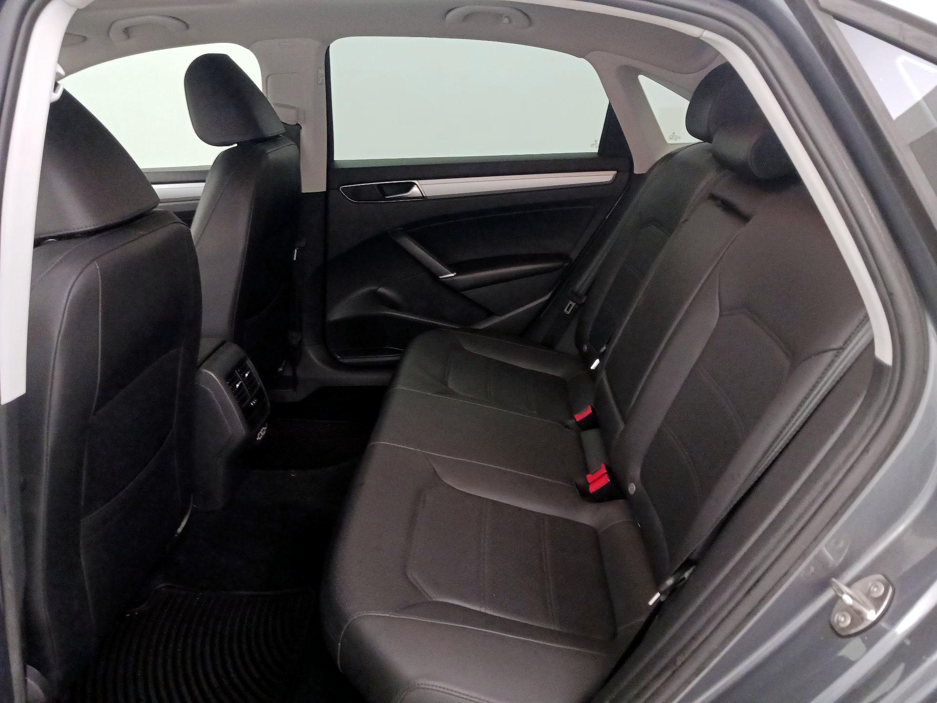 Thumbnail: 2019 Volkswagen Passat - 20